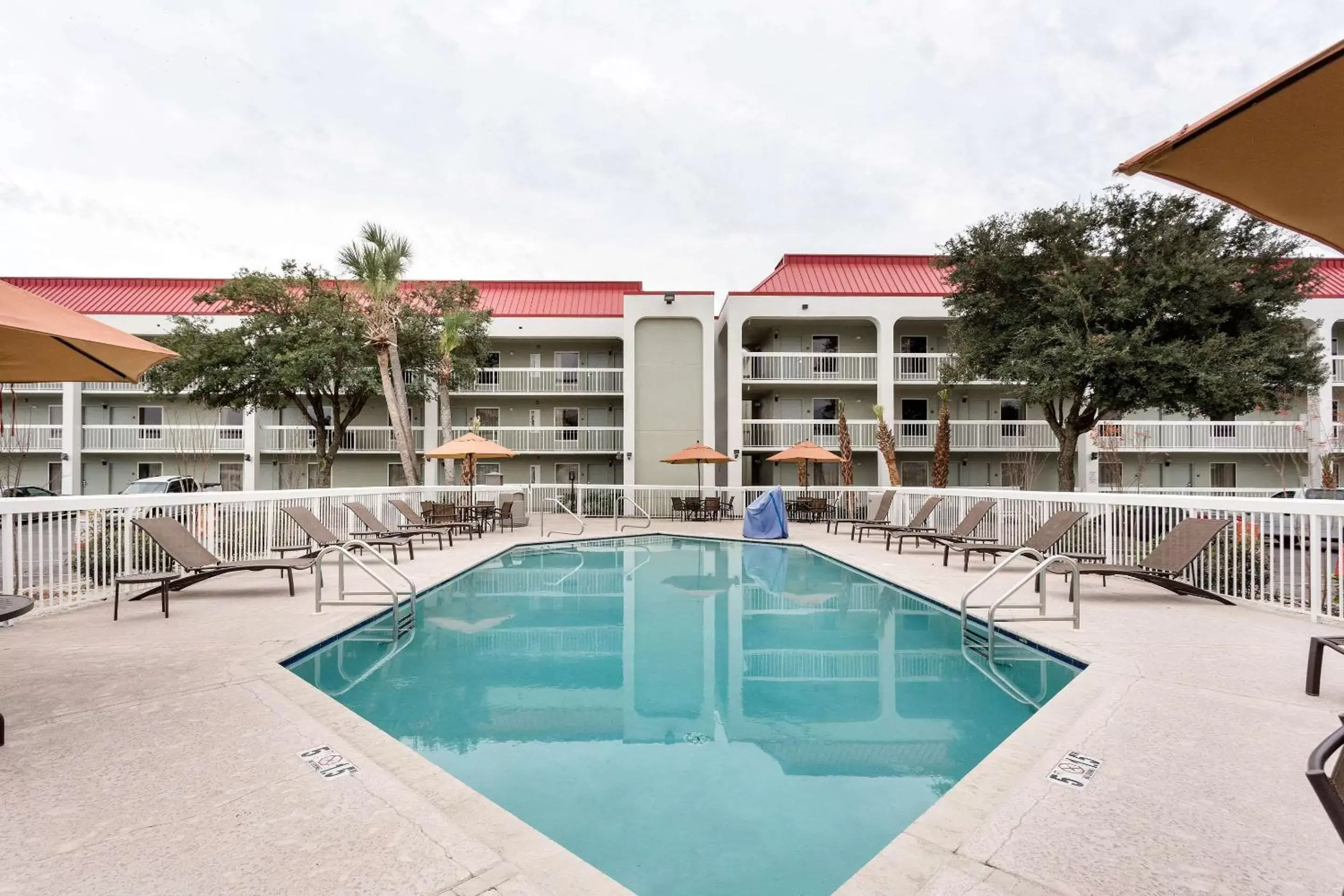On site, Swimming Pool in Quality Inn Gulfport I-10