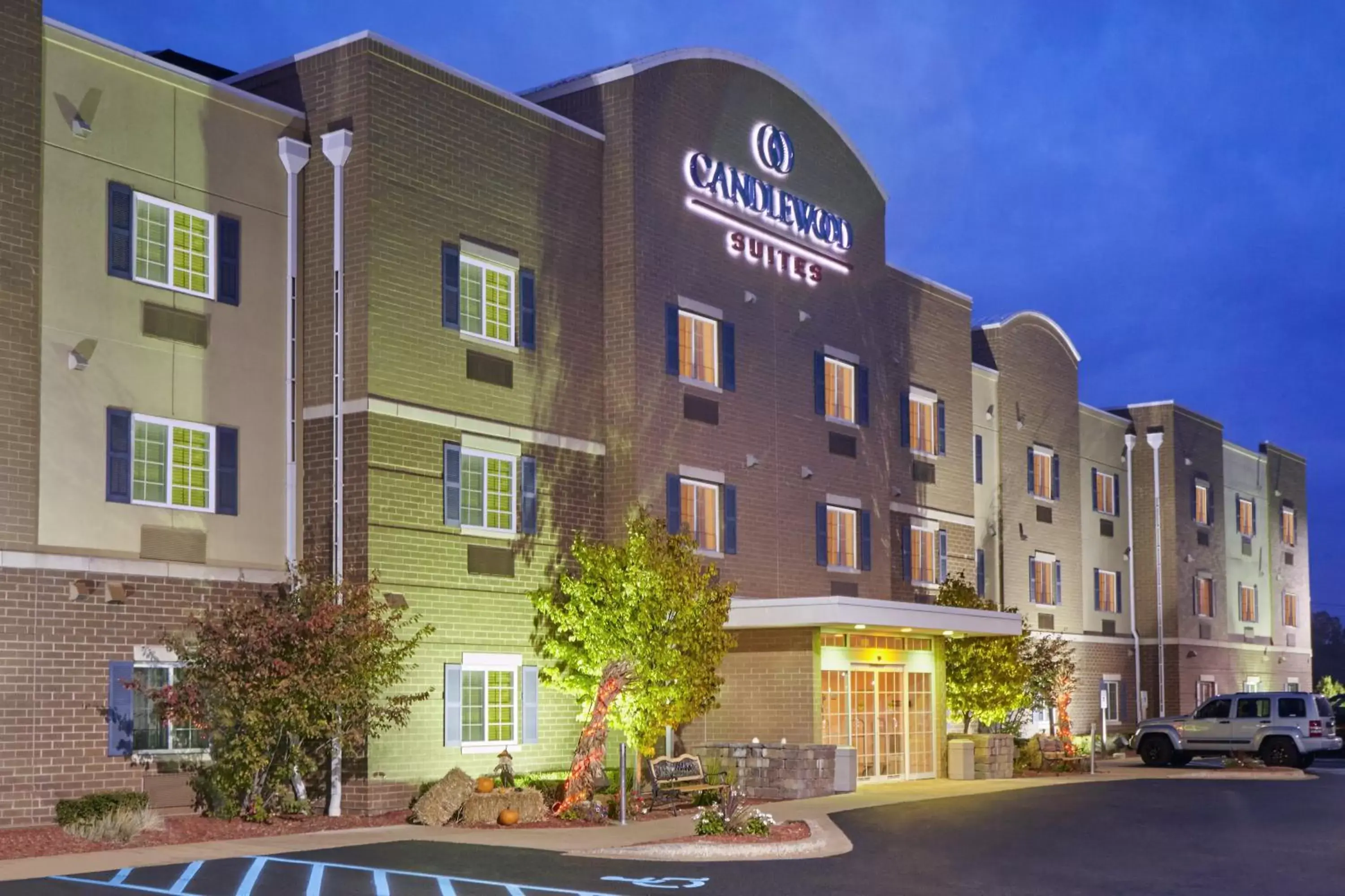 Property building in Candlewood Suites Milwaukee Airport - Oak Creek, an IHG Hotel