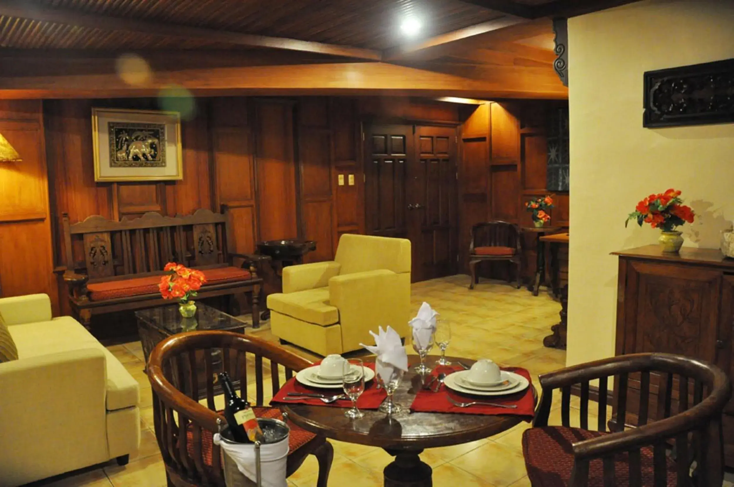 Living room, Restaurant/Places to Eat in Crown Regency Residences Davao