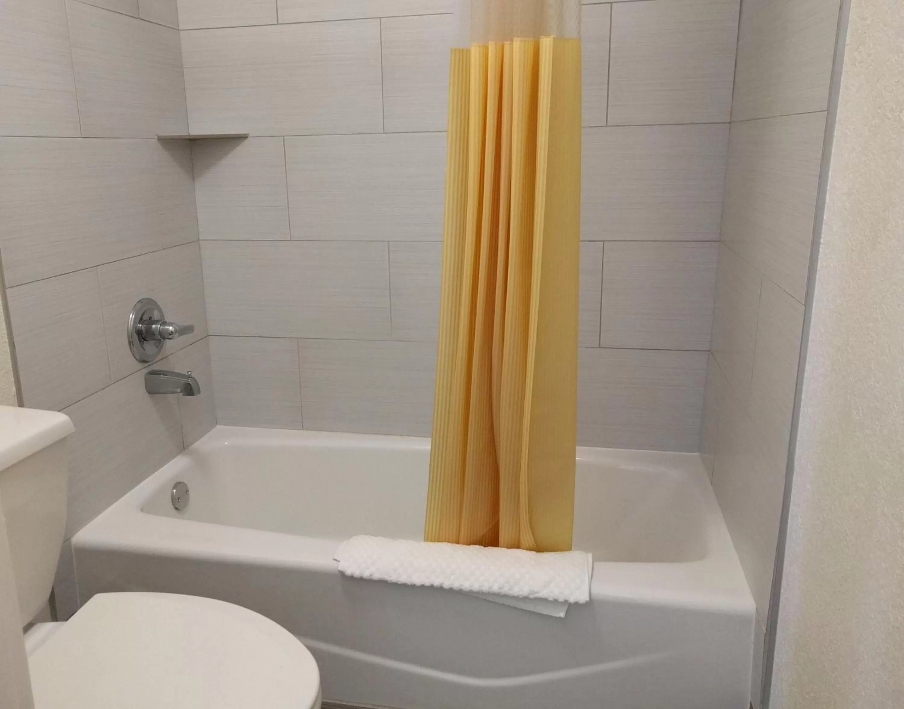 Bathroom in Red Carpet Inn Airport Fort Lauderdale