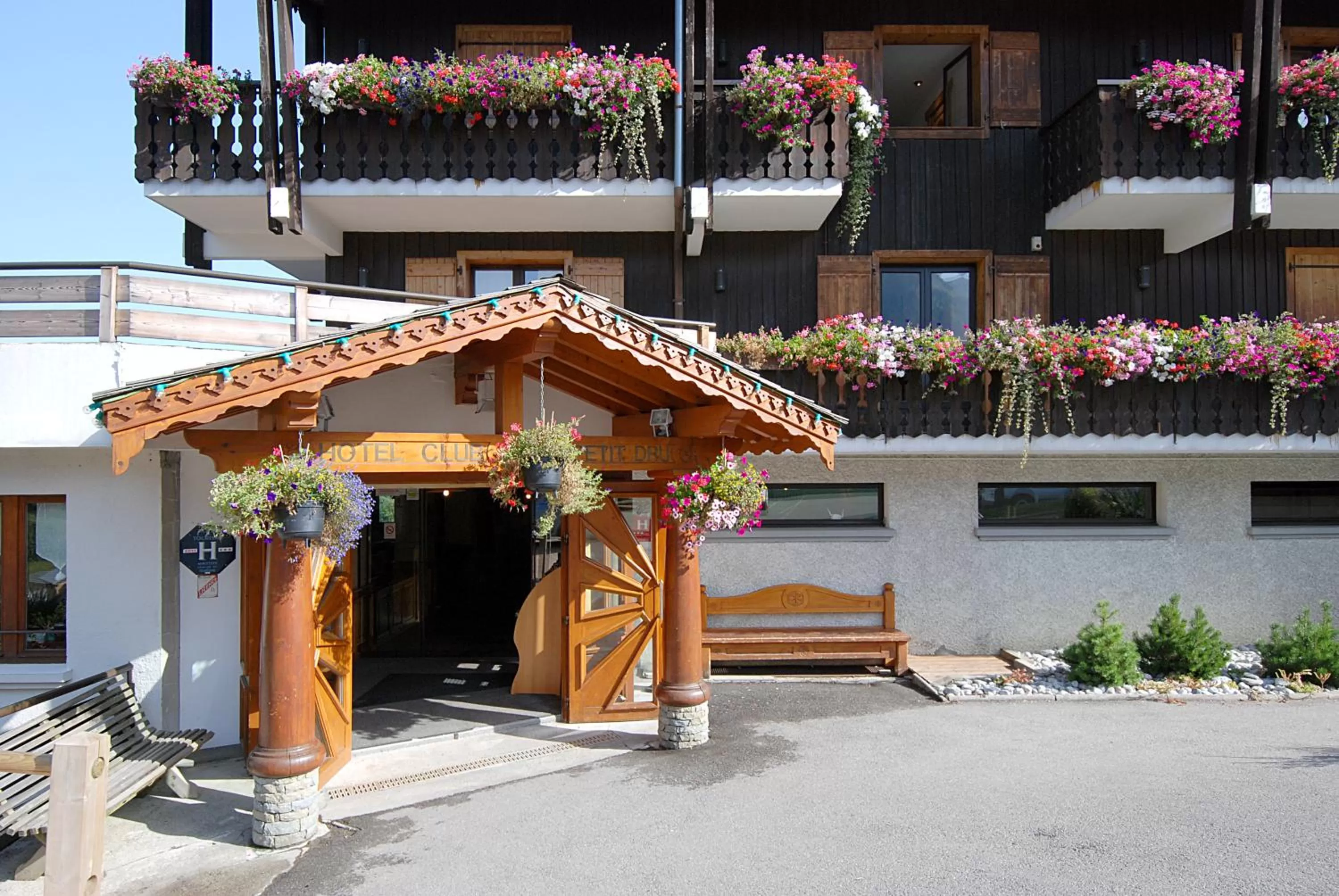 Facade/entrance in Hotel le Petit Dru