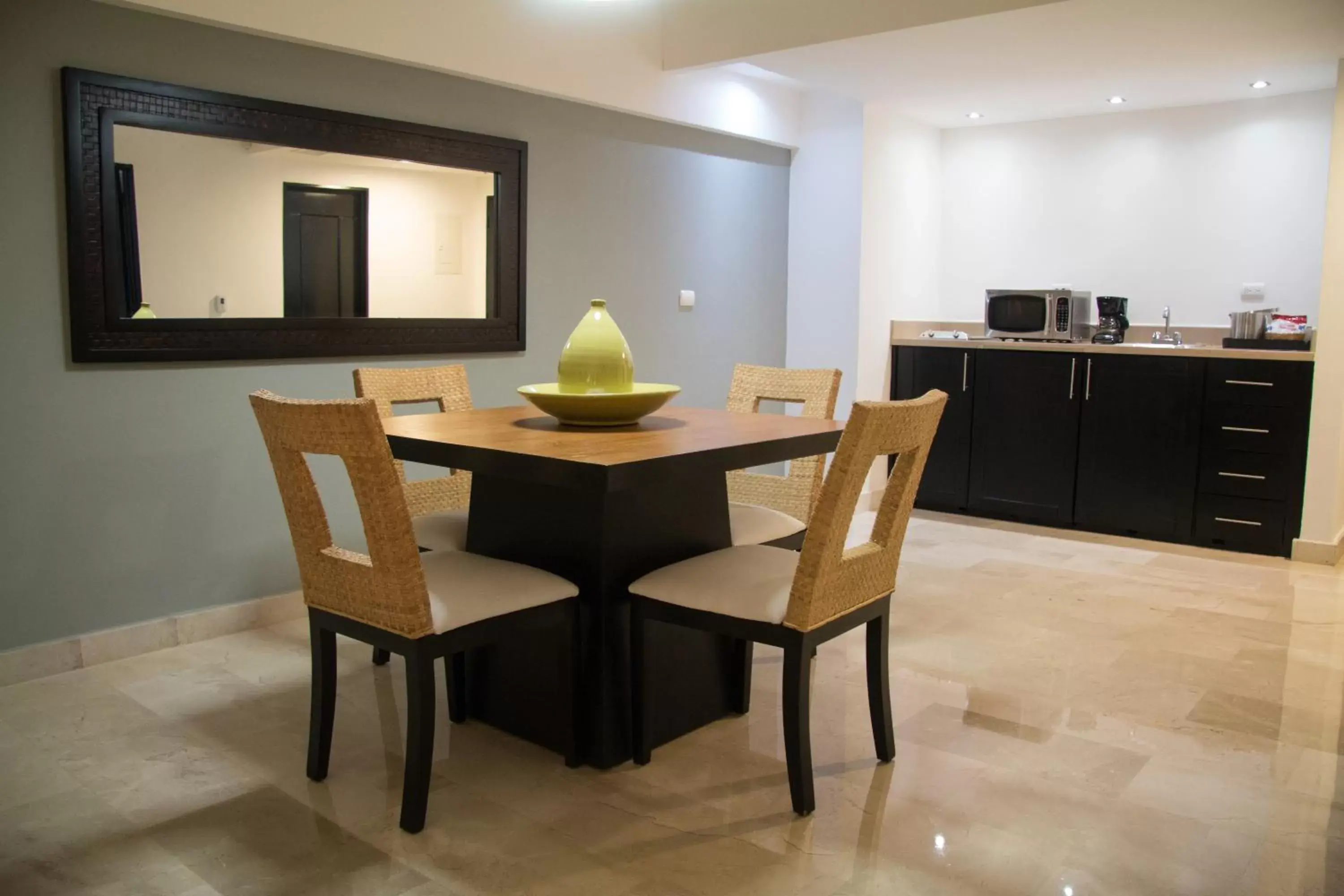 Dining Area in Radisson Hotel Santo Domingo