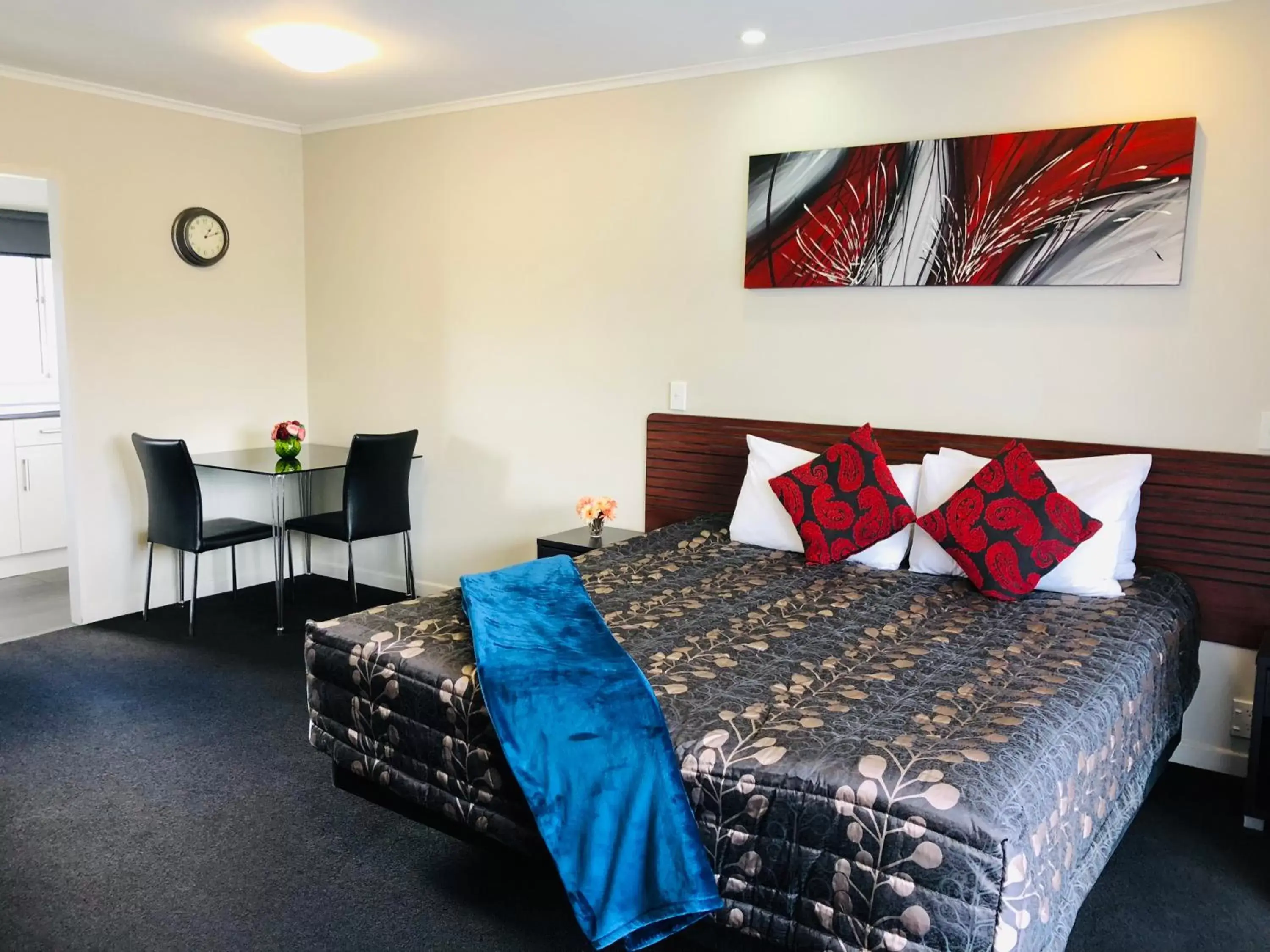 Deluxe Studio with Full Kitchen in Red Rock Thermal Motel - Mineral Pool Deluxe Studio with Full Kitchen in Red Rock Thermal Motel - Mineral Pool