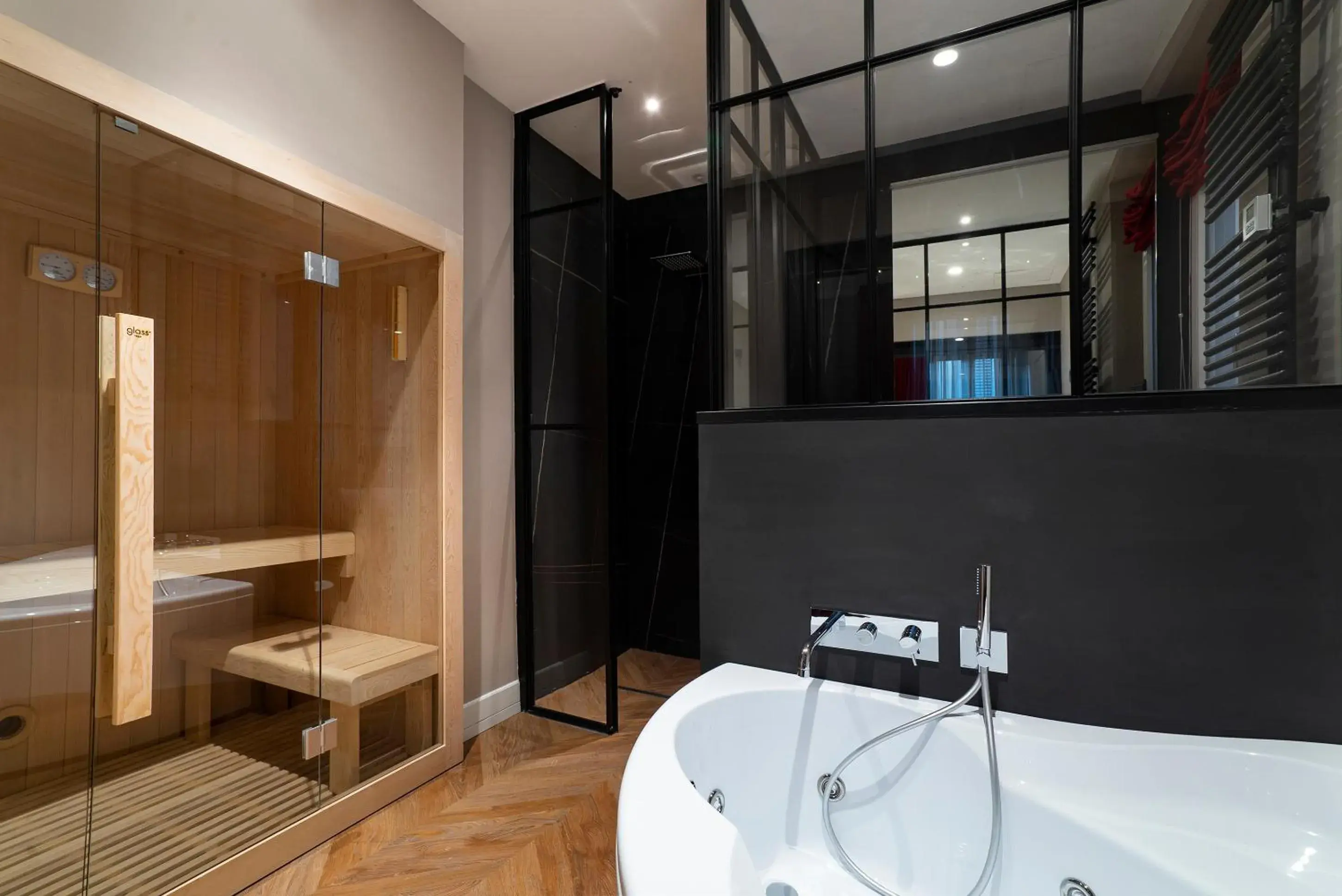 Hot Tub, Bathroom in Artemide Guest House