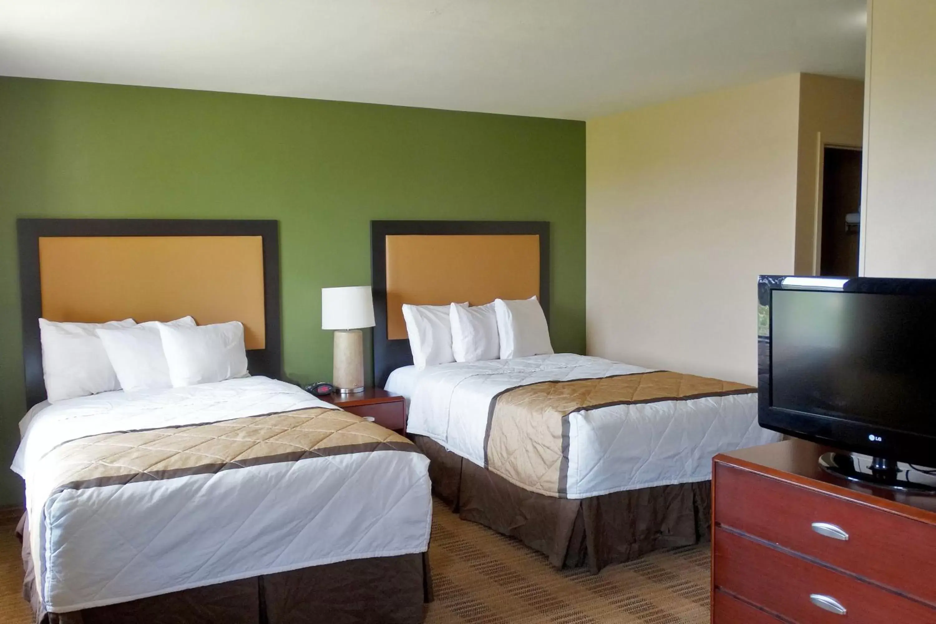 Bed in Extended Stay America Suites - Detroit - Auburn Hills - Featherstone Rd