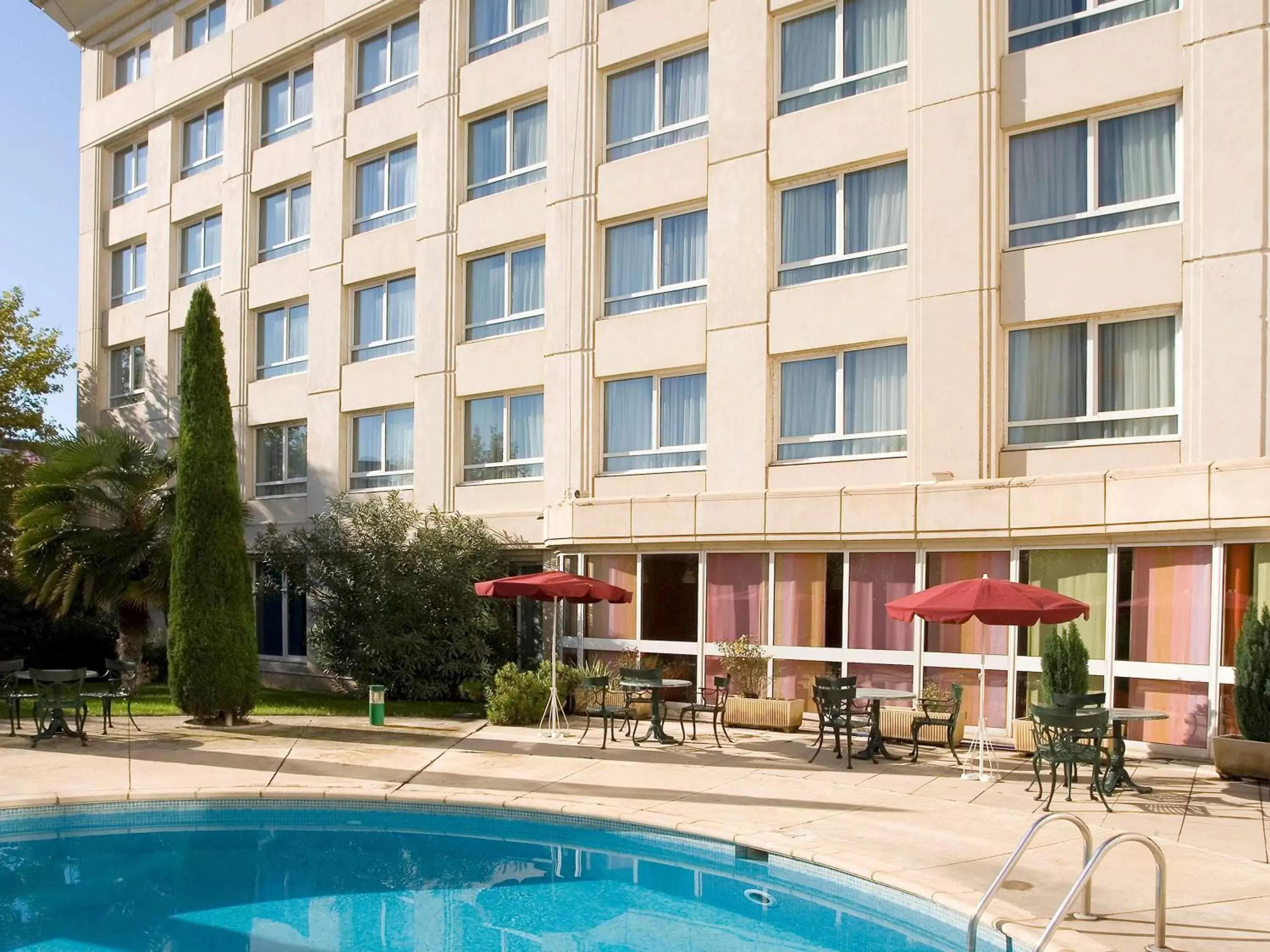 Balcony/Terrace, Swimming Pool in Novotel Suites Montpellier Antigone