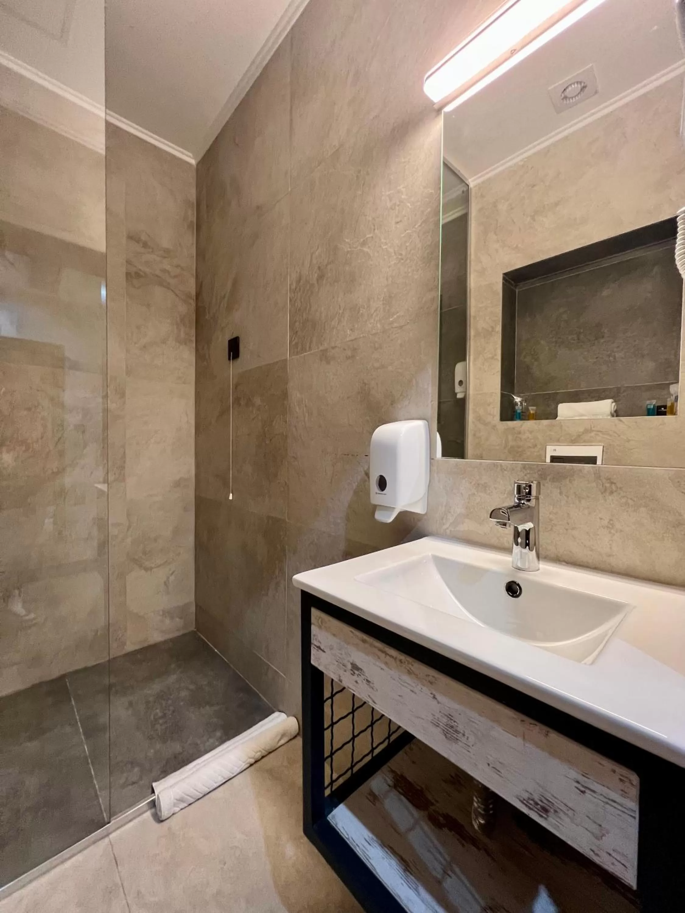 Bathroom in Capital Hotel Garni