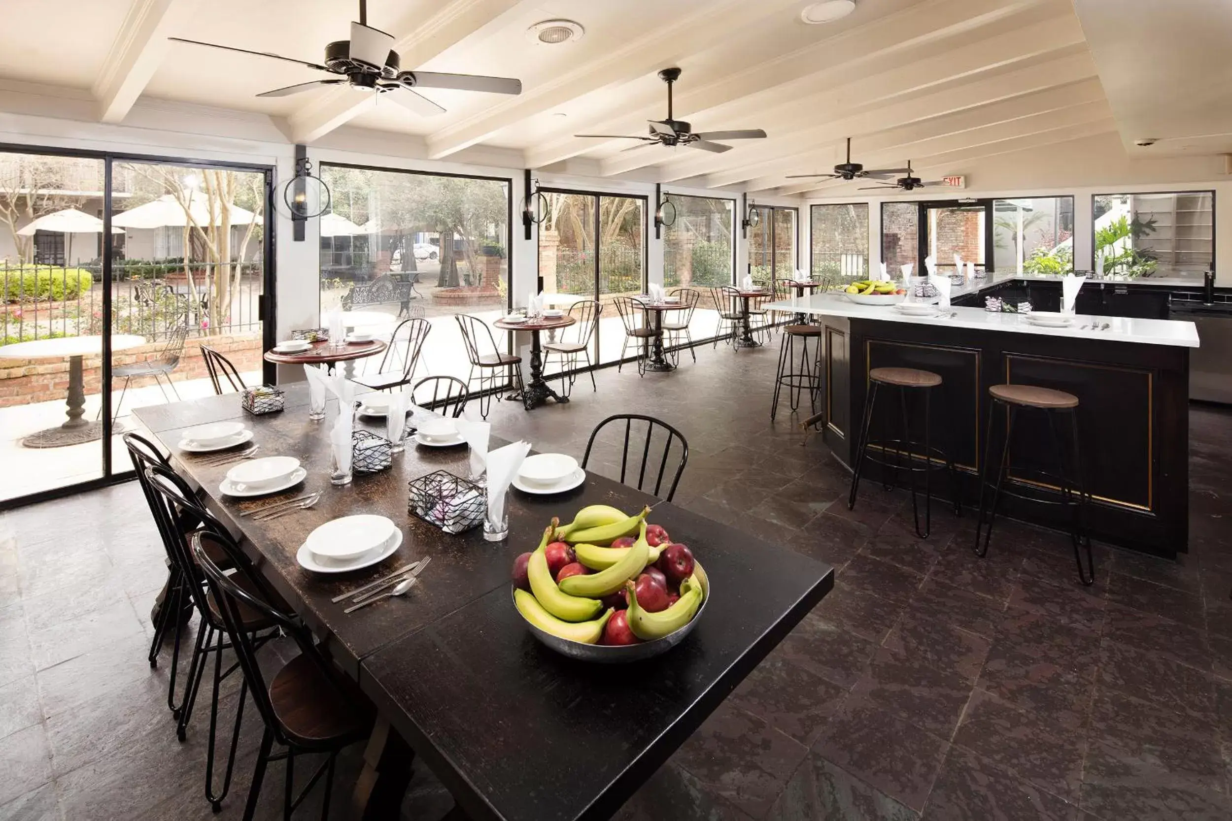 Restaurant/places to eat in Maison Saint Charles Restaurant/places to eat in Maison Saint Charles