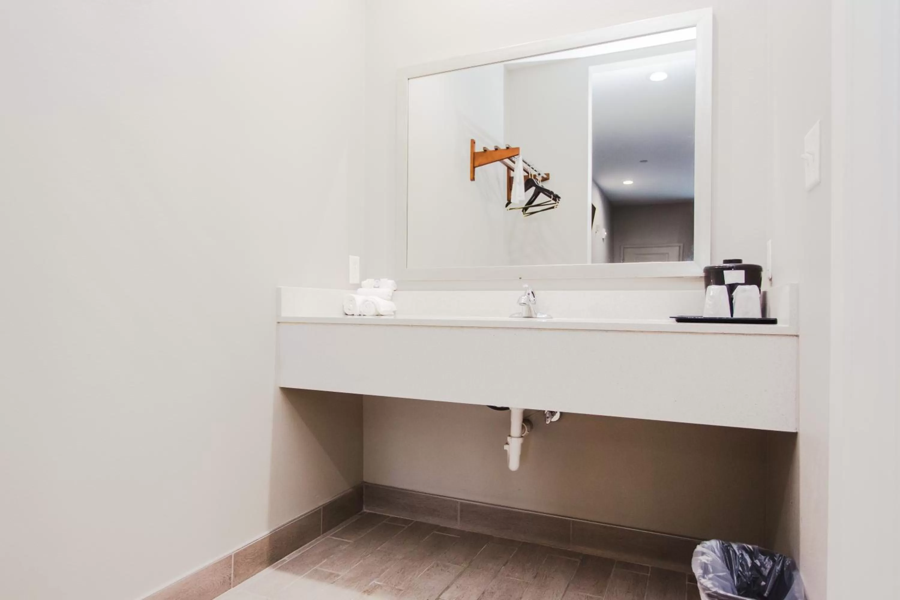 Bathroom in Express Inn - Spring