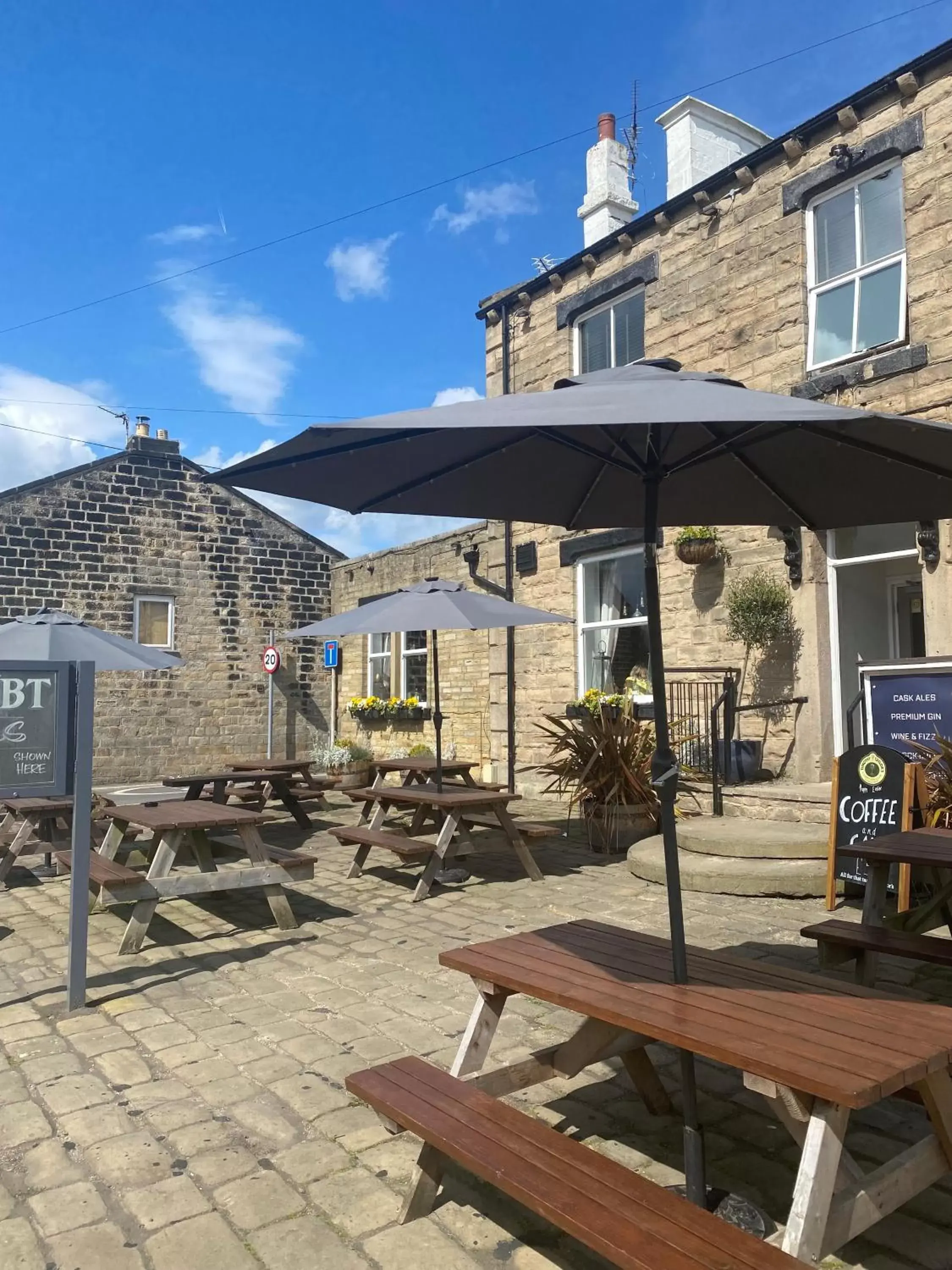 Property building in The White Swan, Yeadon