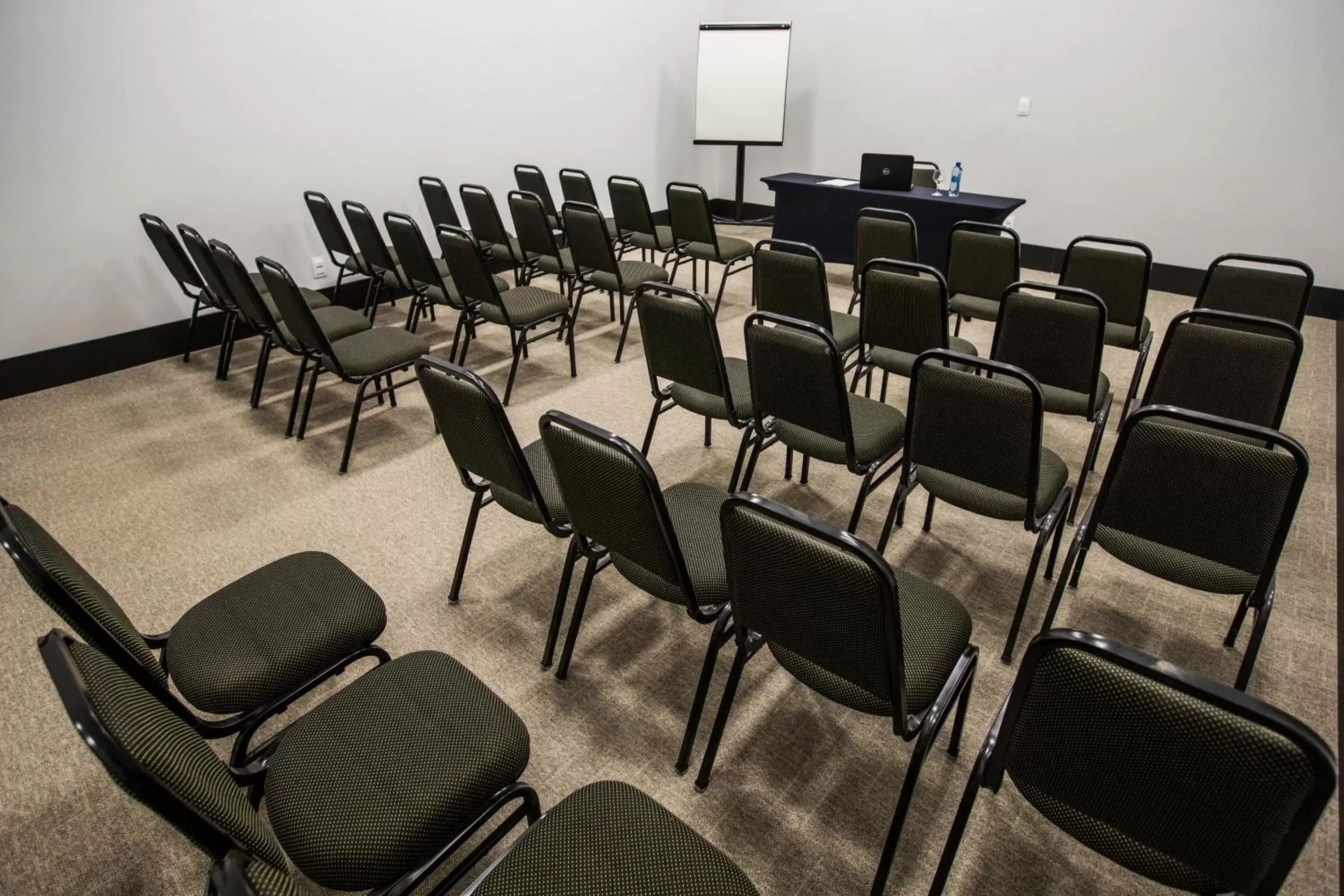 Meeting/conference room in Slim Cuiabá Aeroporto by Slaviero Hotéis