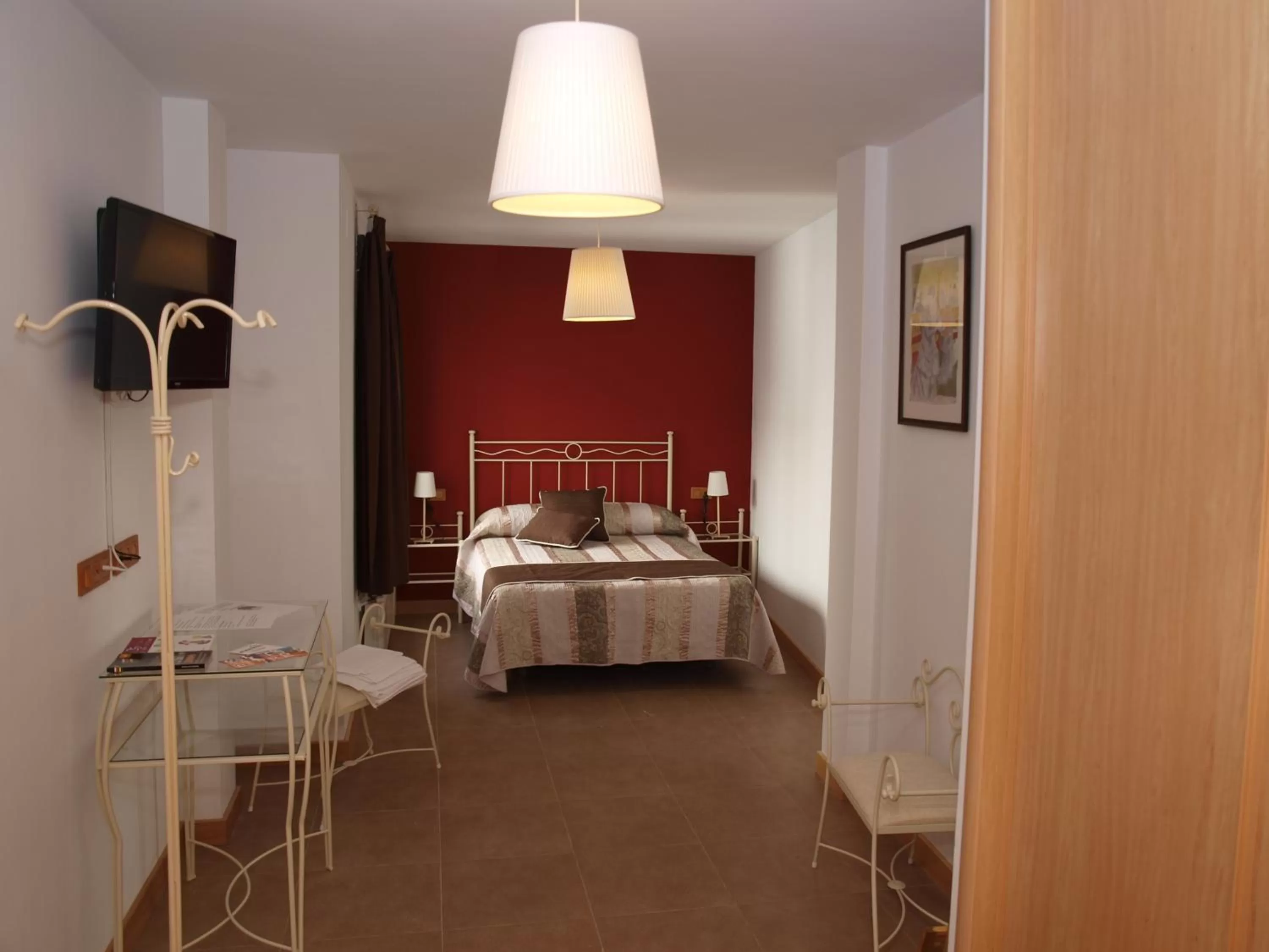 Photo of the whole room, Bed in Hostal La Ribera del Júcar