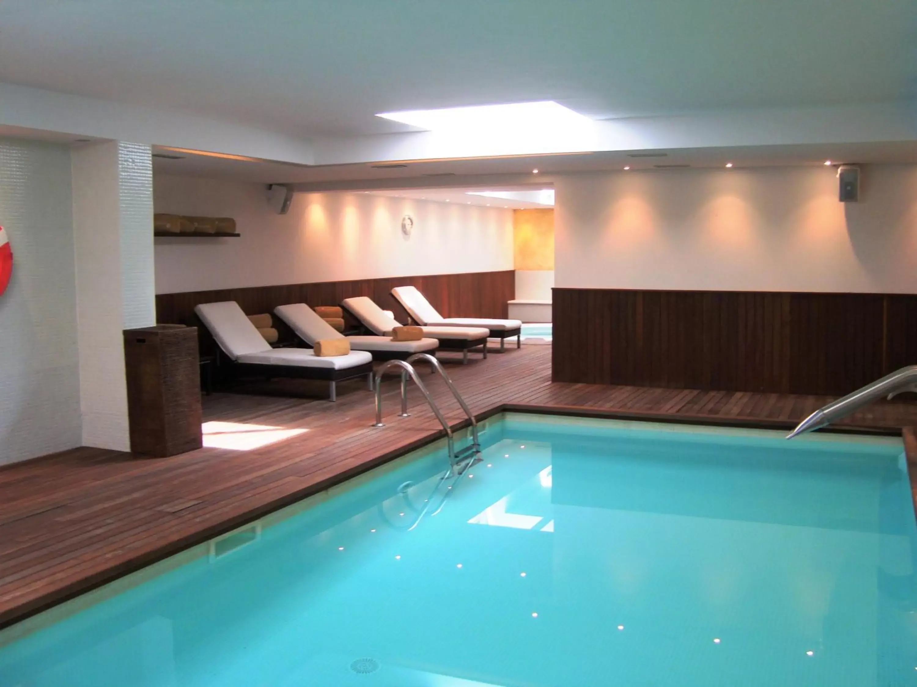 Swimming Pool in Hotel Villa Paulita
