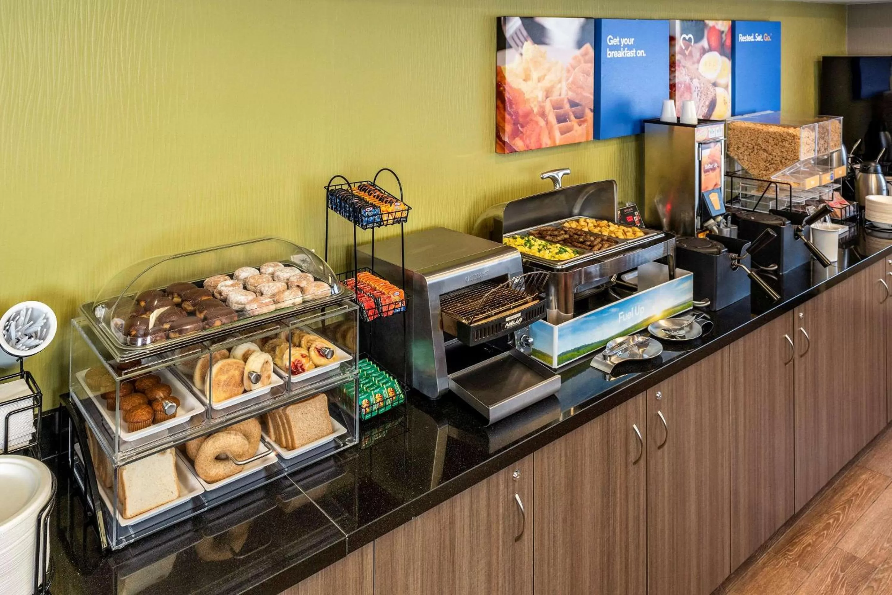 Restaurant/places to eat in Comfort Inn Airport