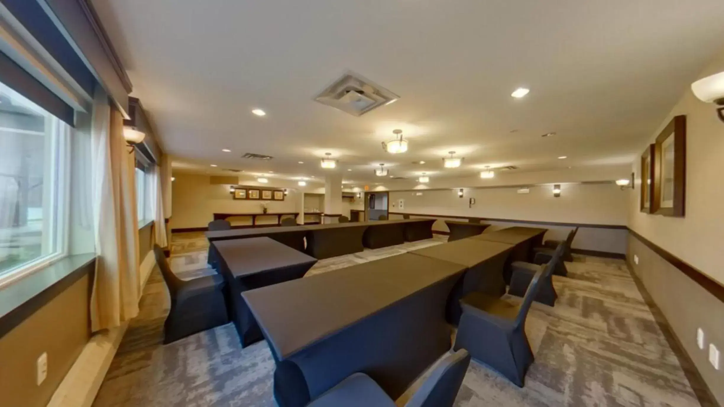 Business facilities, Restaurant/Places to Eat in Best Western Plus Chocolate Lake Hotel - Halifax