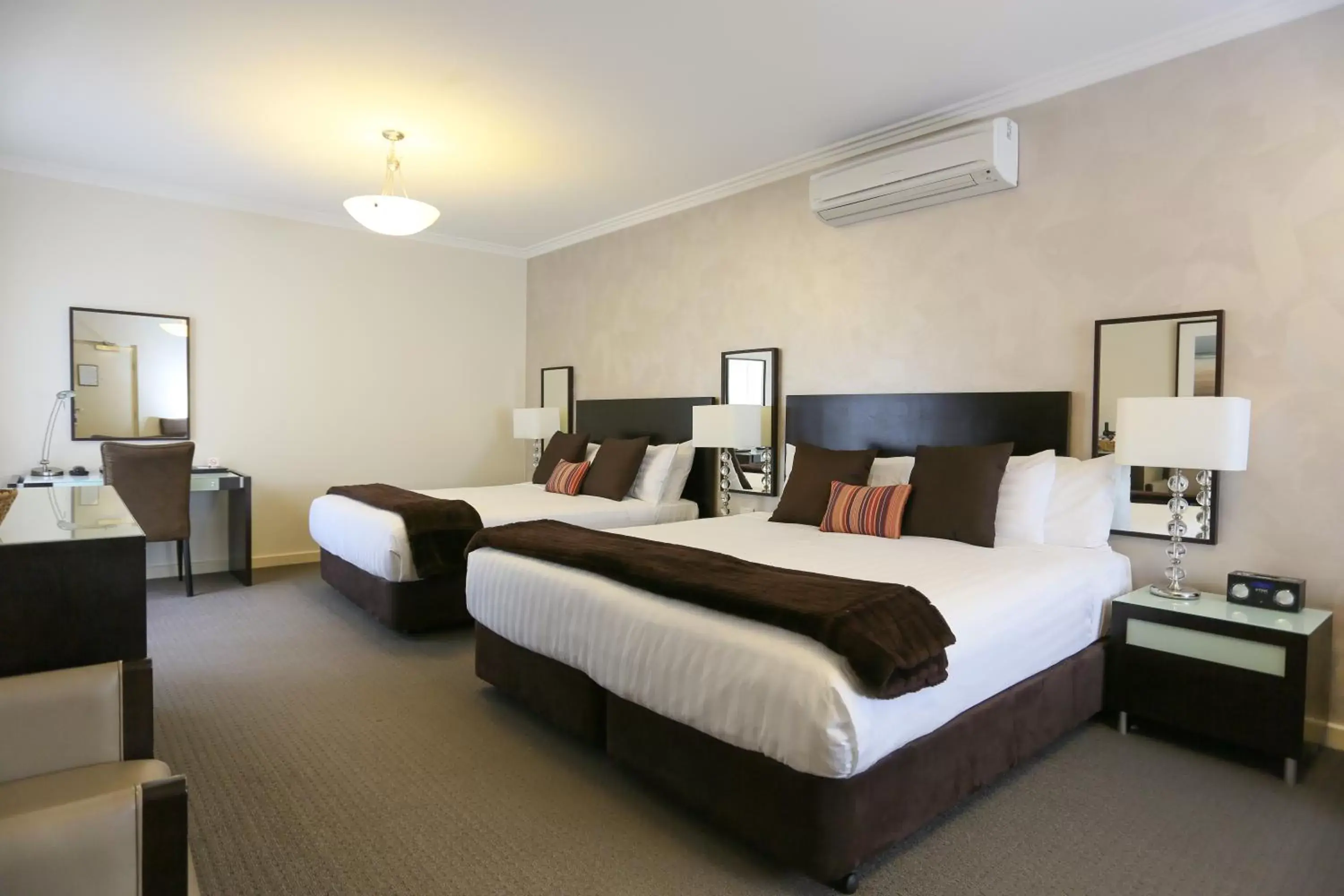 Bedroom, Bed in Best Western Plus Hovell Tree Inn