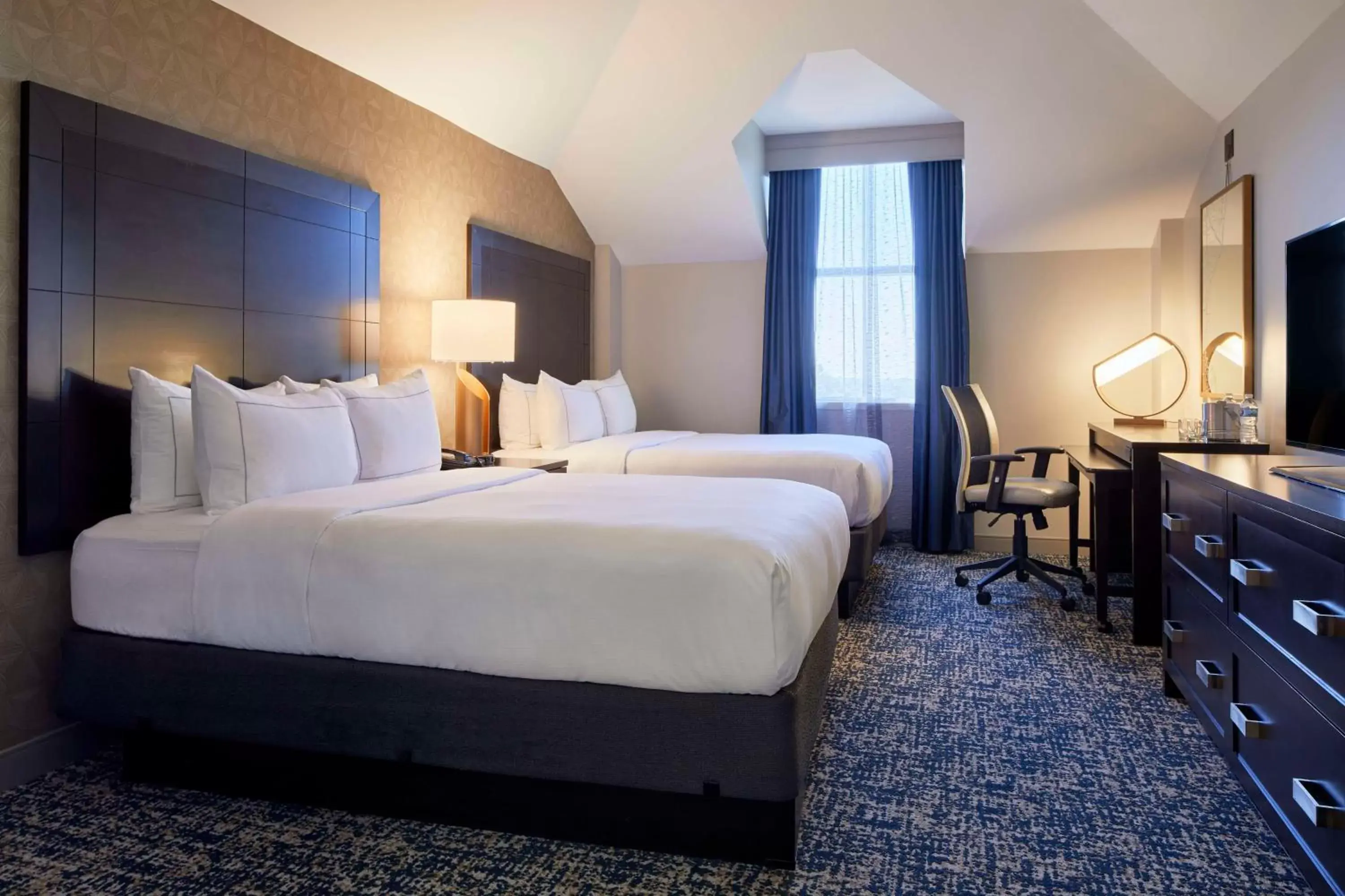 Bed in DoubleTree by Hilton Atlanta/Roswell - Alpharetta Area
