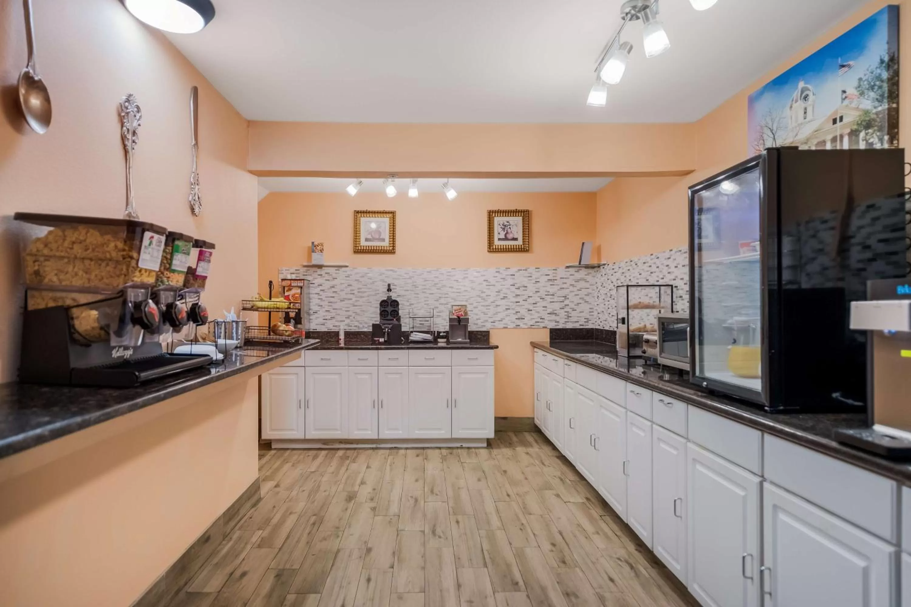 Restaurant/places to eat in SureStay Hotel by Best Western Mt Pleasant