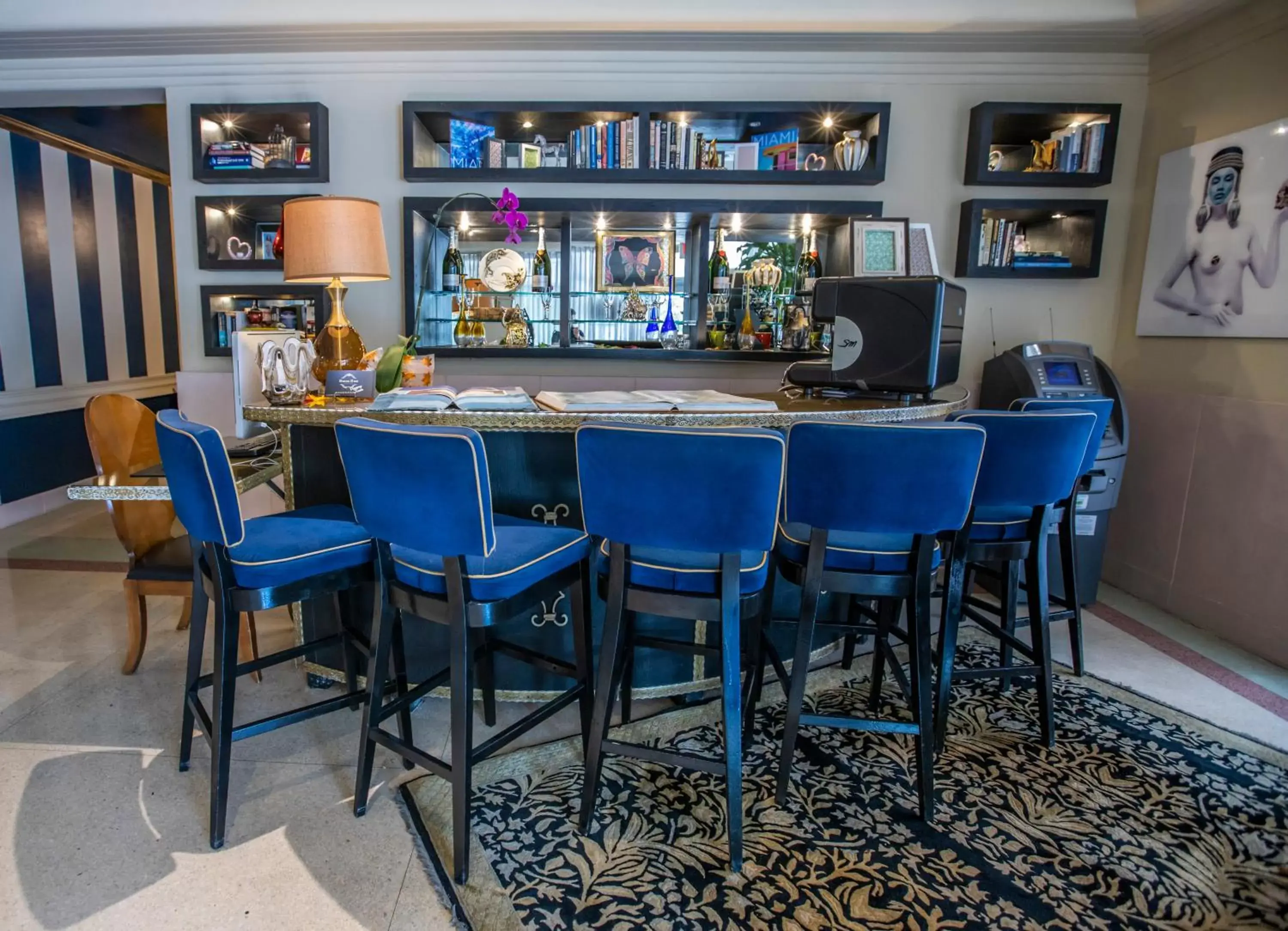 Lounge or bar, Lounge/Bar in Riviera Suites