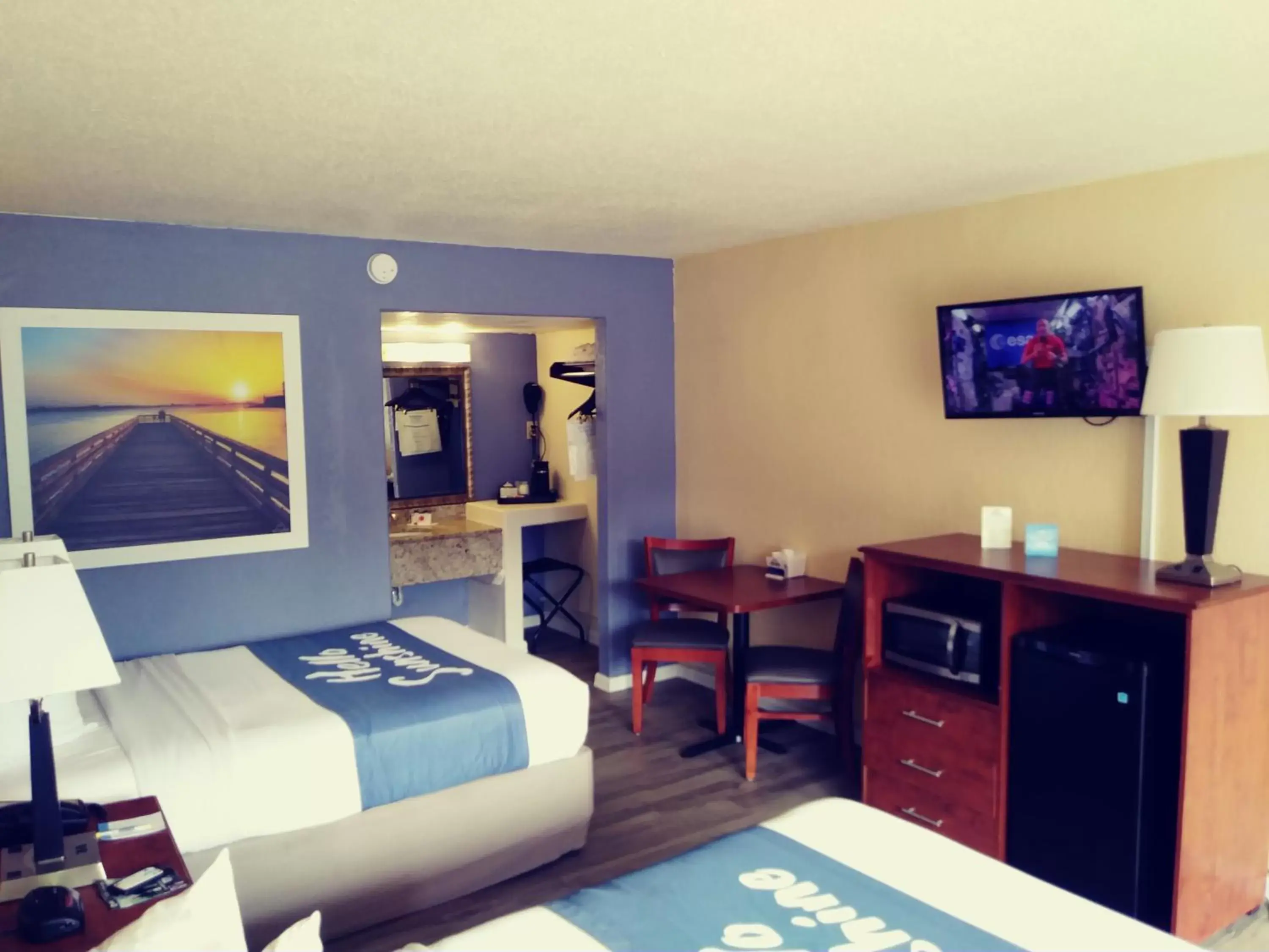 Photo of the whole room, TV/Entertainment Center in Days Inn by Wyndham Wildwood I-75