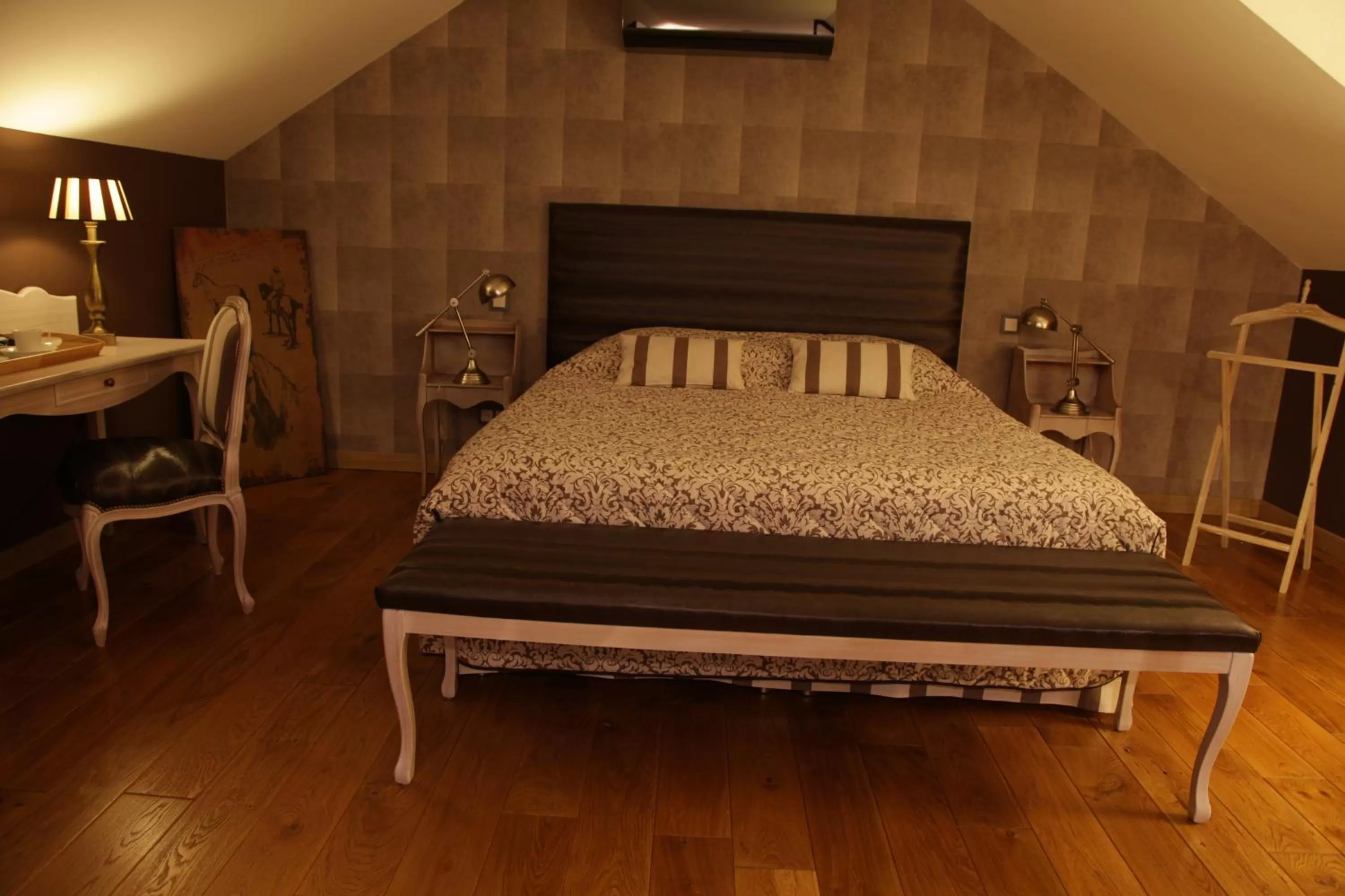 Bedroom, Bed in Champagne Domaine Sacret - AY