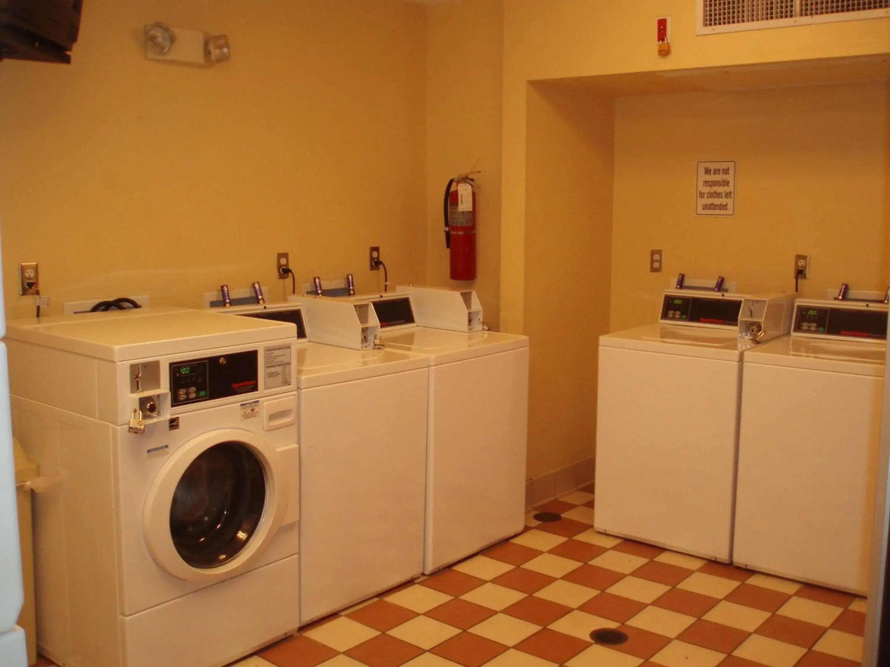 laundry, Kitchen/Kitchenette in Extended Stay America Suites - Jacksonville - Baymeadows
