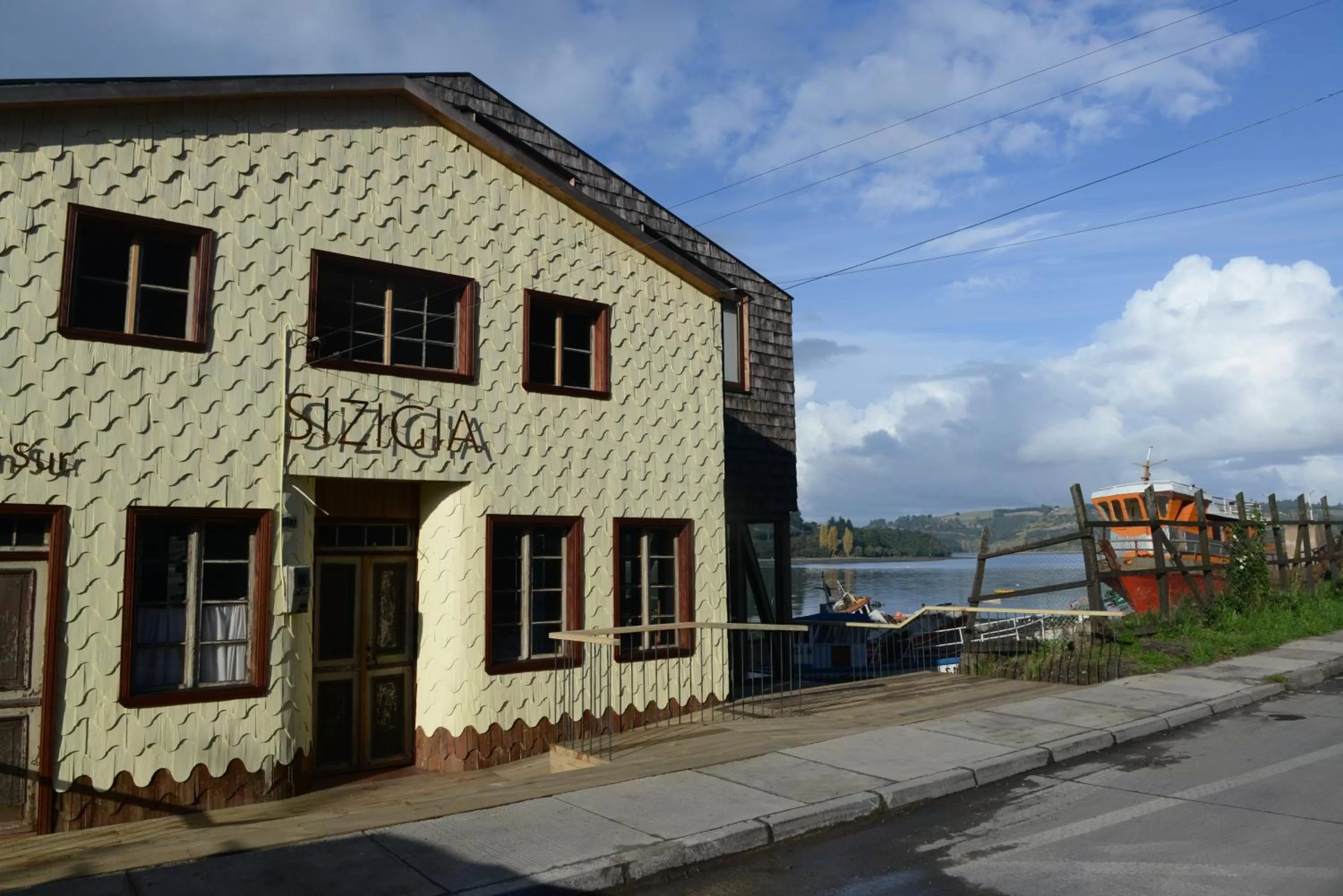 Facade/entrance, Property Building in Sizigia