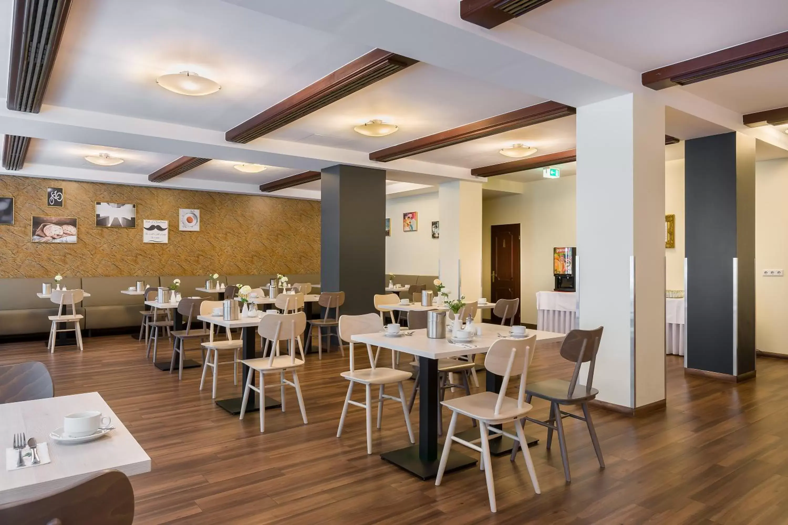Buffet breakfast, Restaurant/Places to Eat in Novum Hotel Imperial Frankfurt Messe