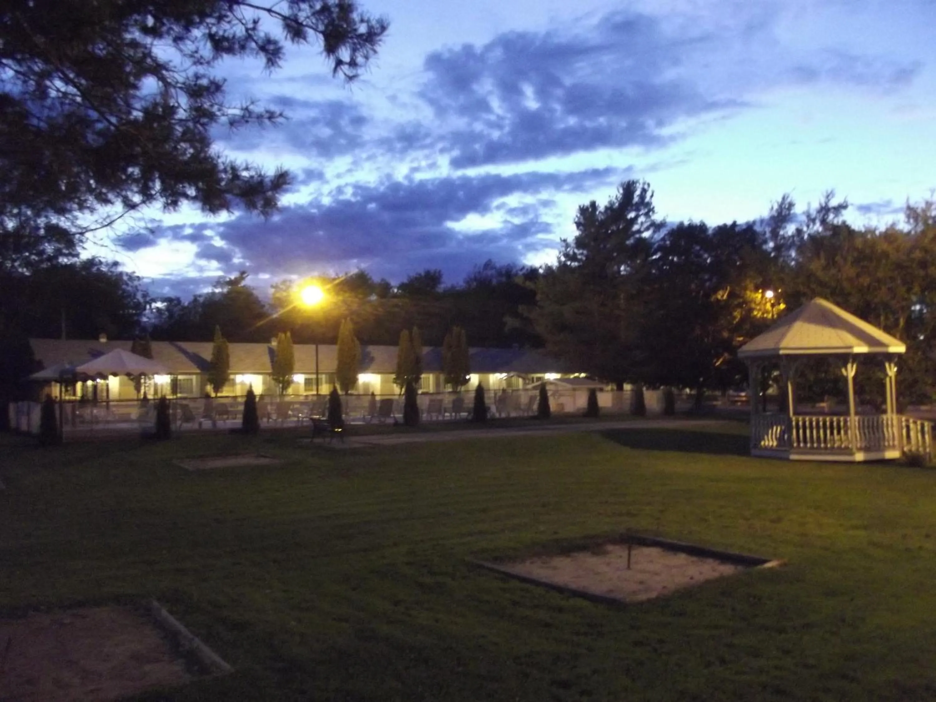 Facade/entrance in Colonial Resort-1000Islands