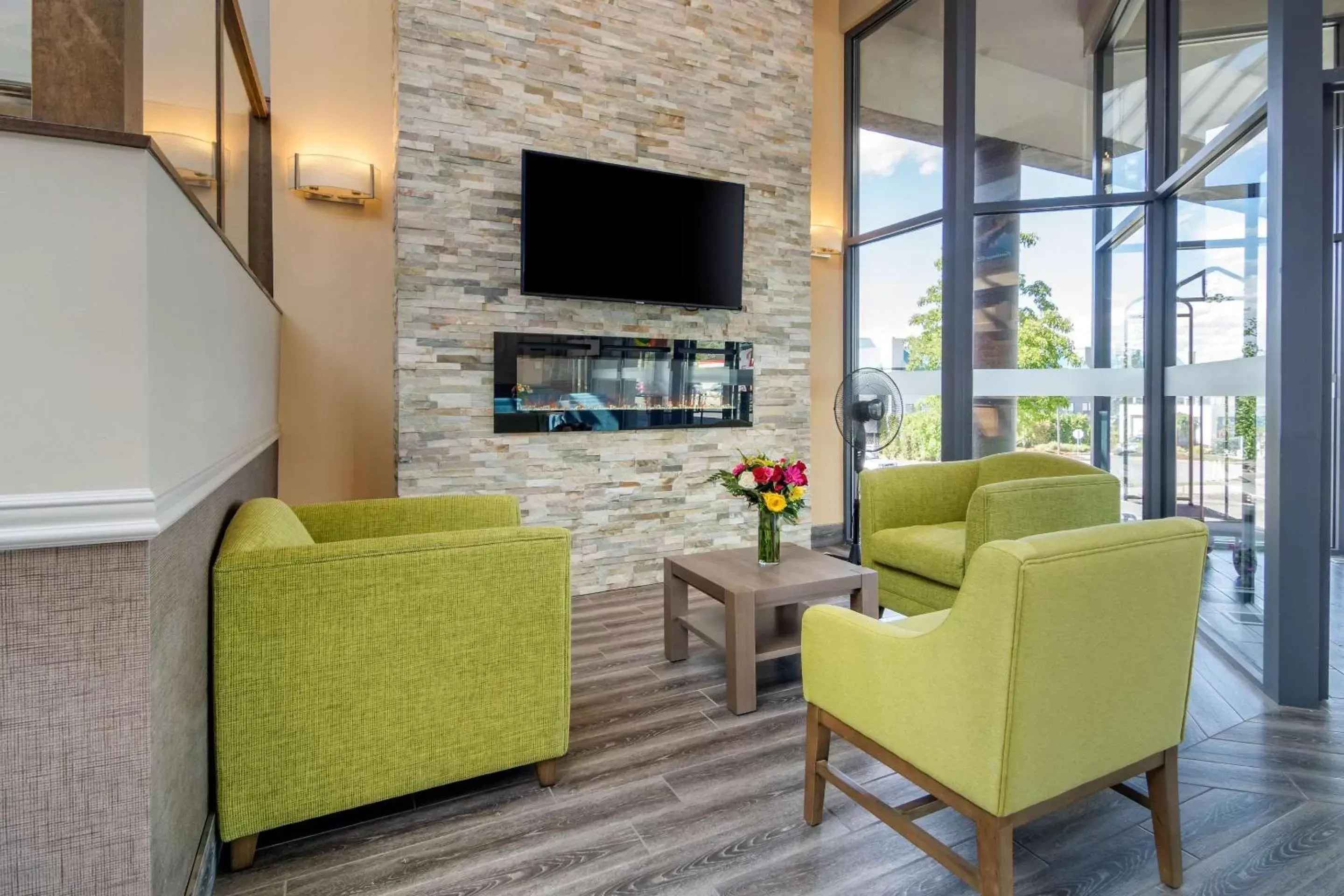 Lobby or reception, Seating Area in Quality Inn Kamloops