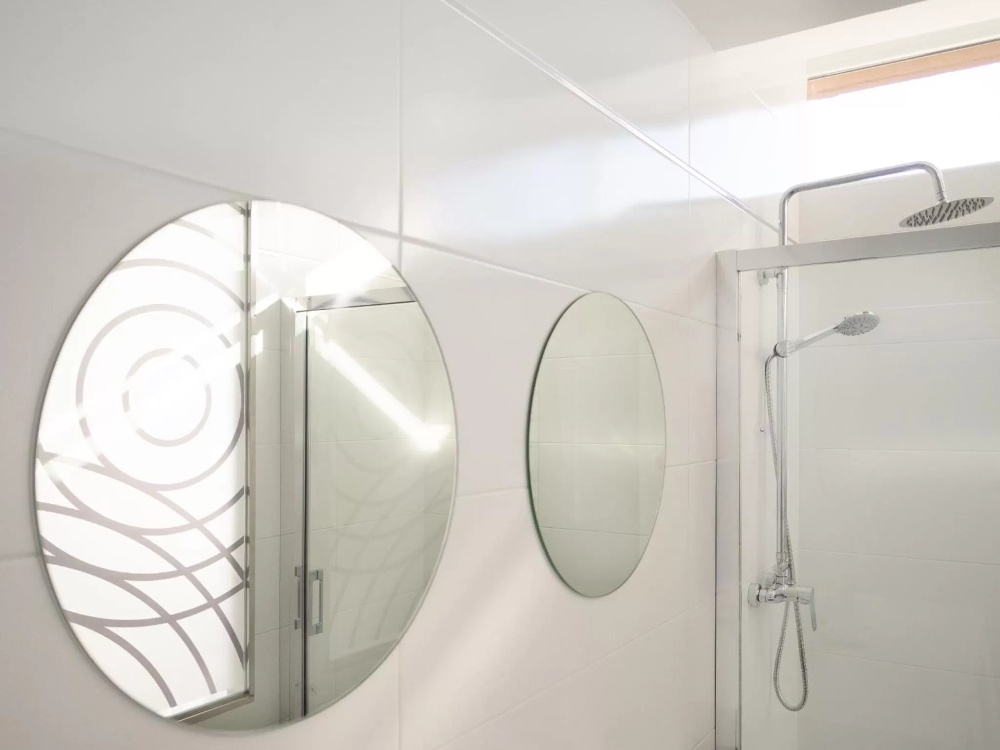 Shower in Hotel Pasarela