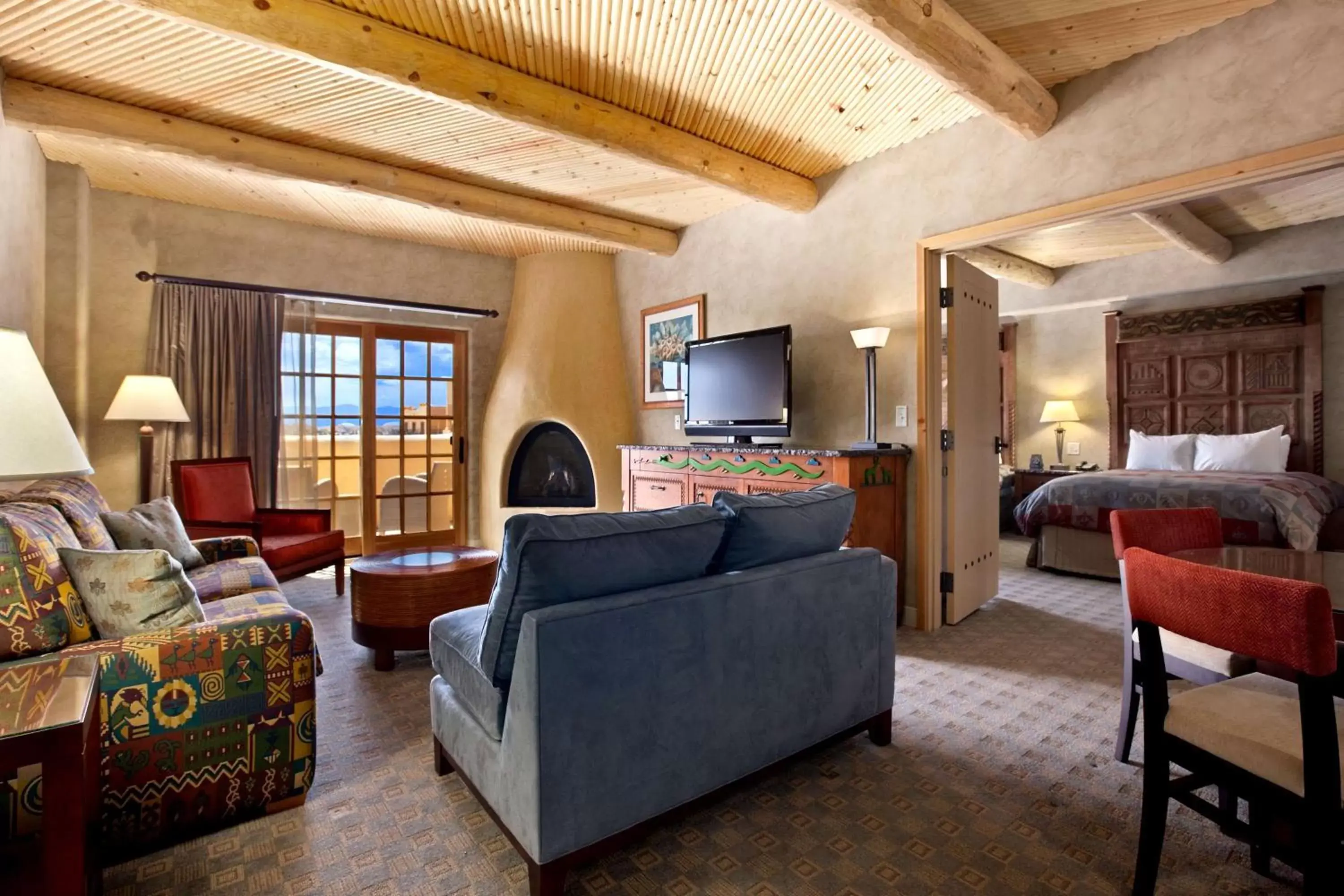 Bedroom, Seating Area in Hilton Santa Fe Buffalo Thunder