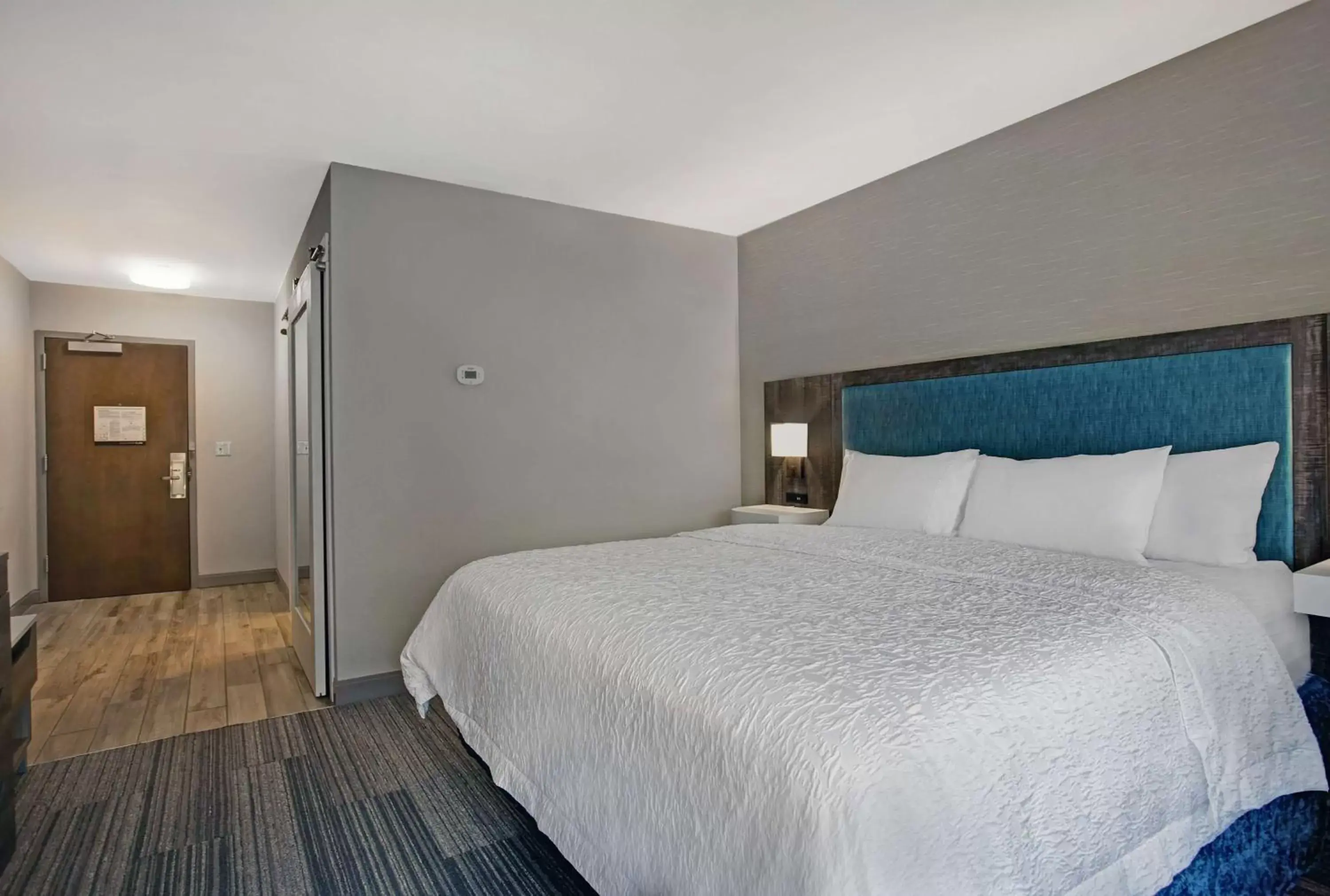 Photo of the whole room, Bed in Hampton Inn Westfield Photo of the whole room, Bed in Hampton Inn Westfield