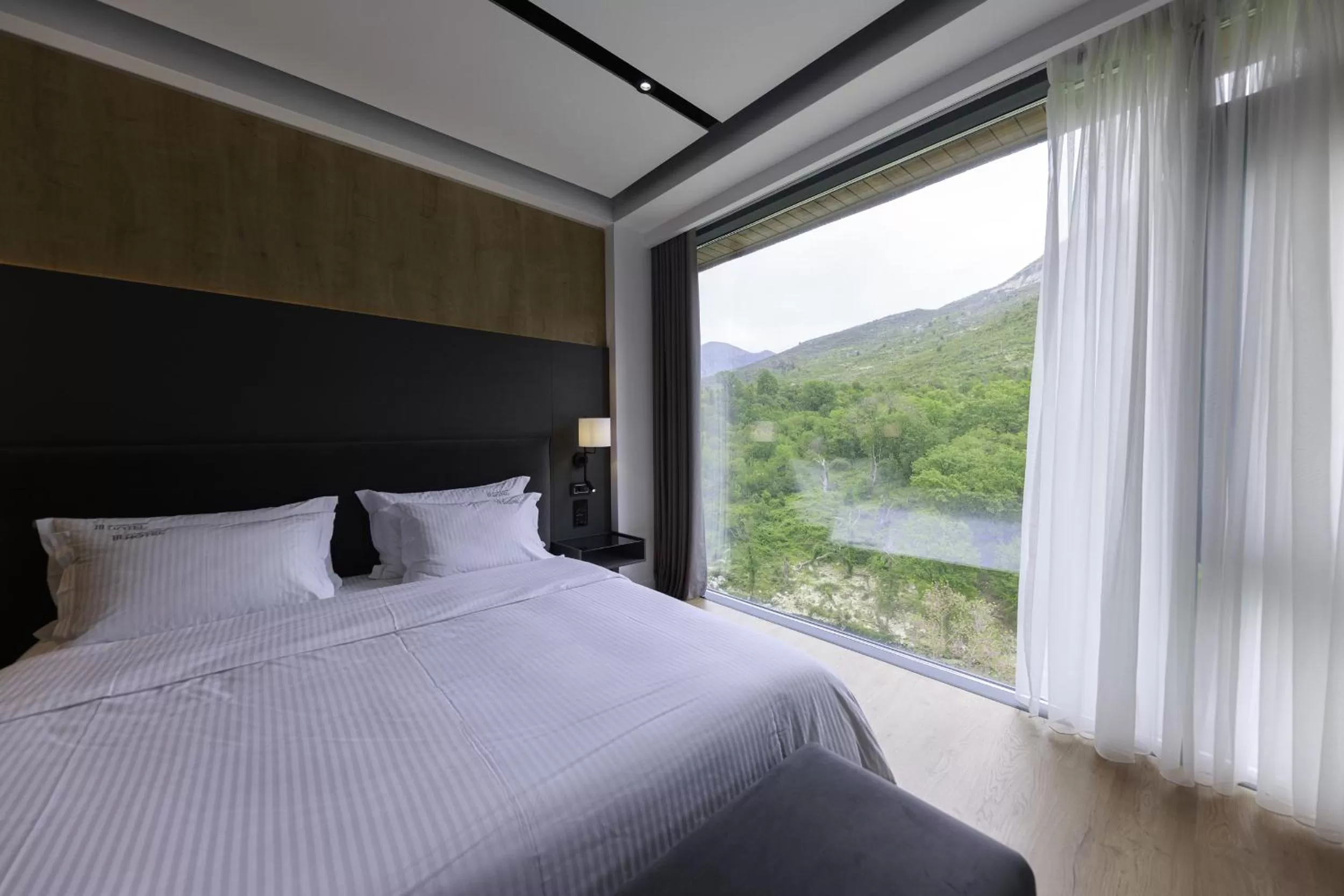 Bedroom, Bed in Hotel Uji Ftohte Tepelene