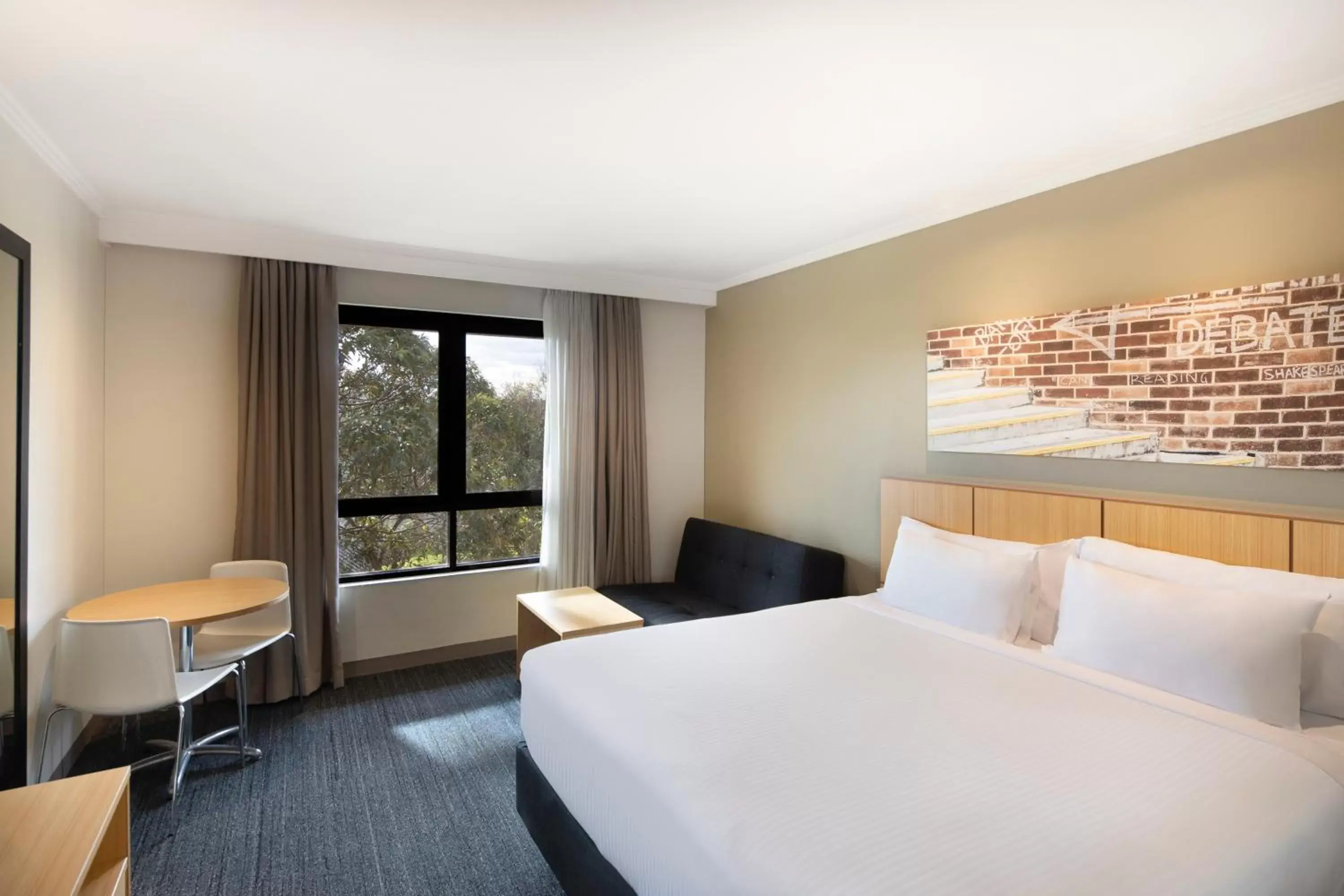Photo of the whole room, Bed in Mercure Sydney Macquarie Park