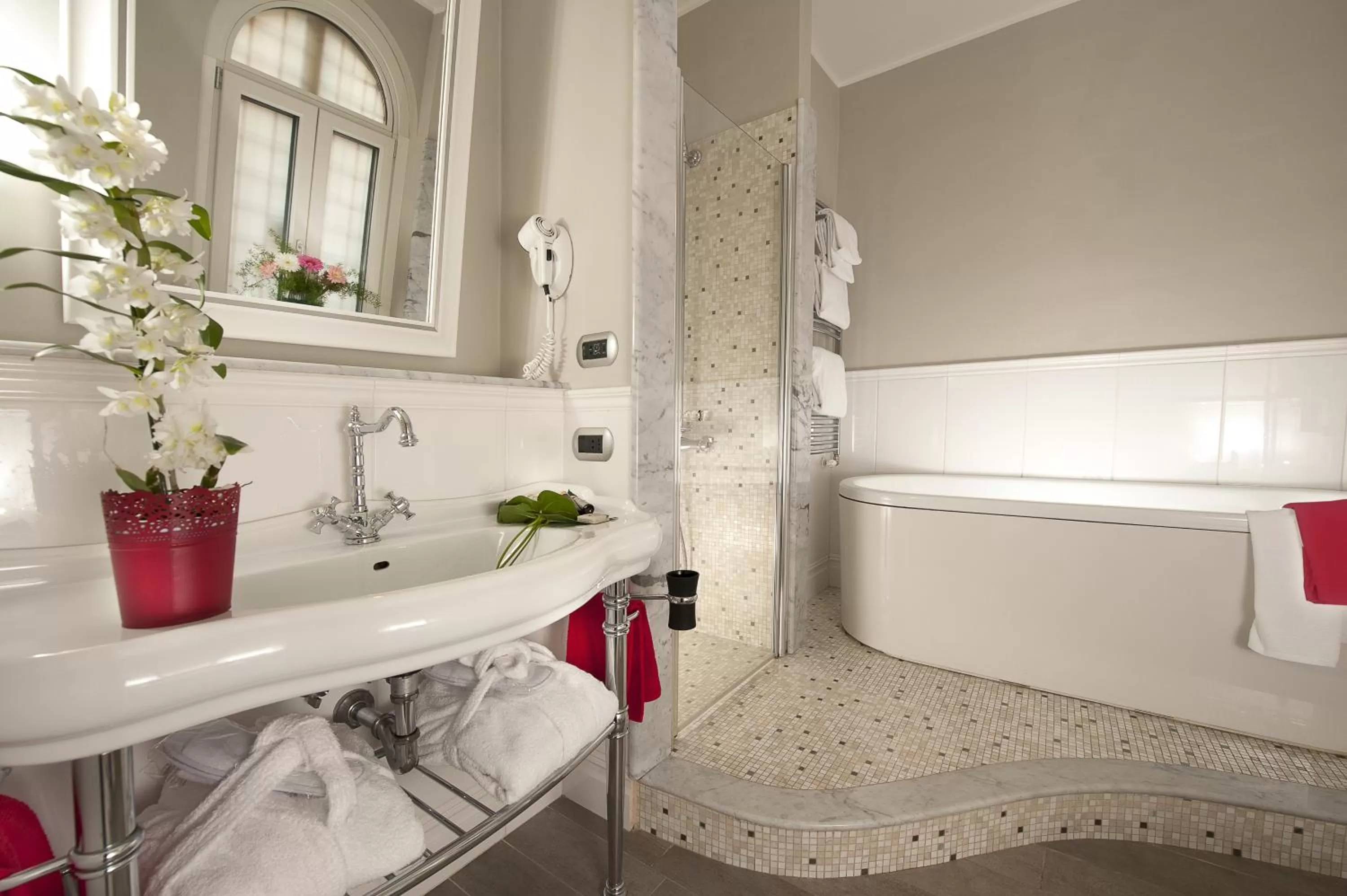 Bathroom, Bed in Demetra Hotel