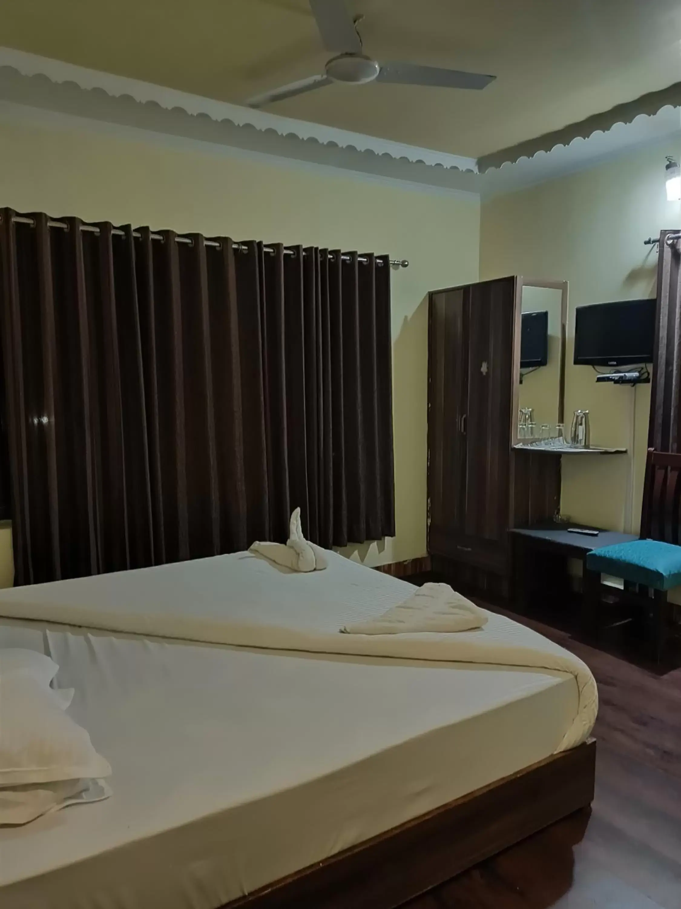 Bedroom, Bed in Hotel curio's All seasons Bedroom, Bed in Hotel curio's All seasons