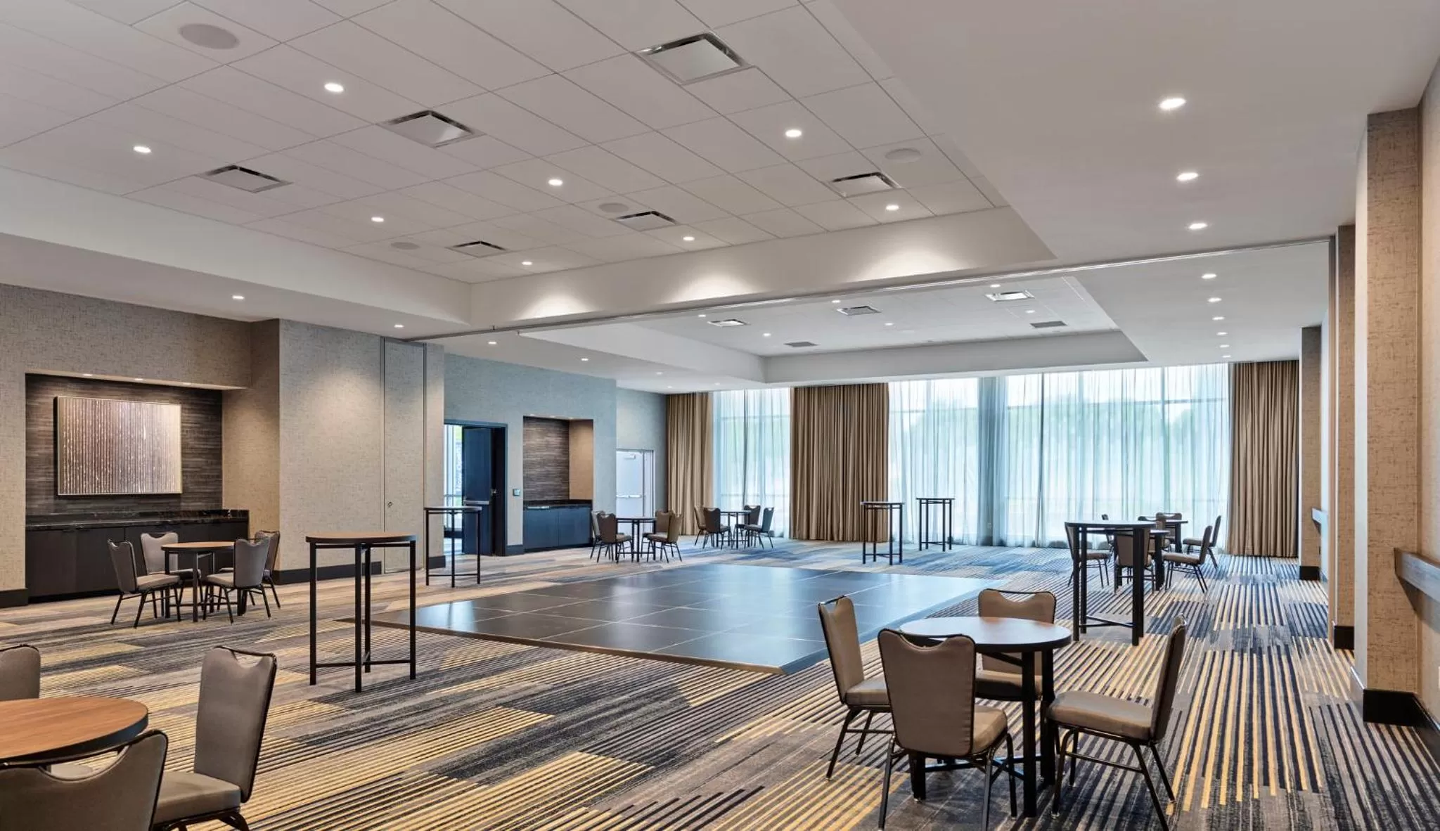 Restaurant/places to eat in Loews Kansas City