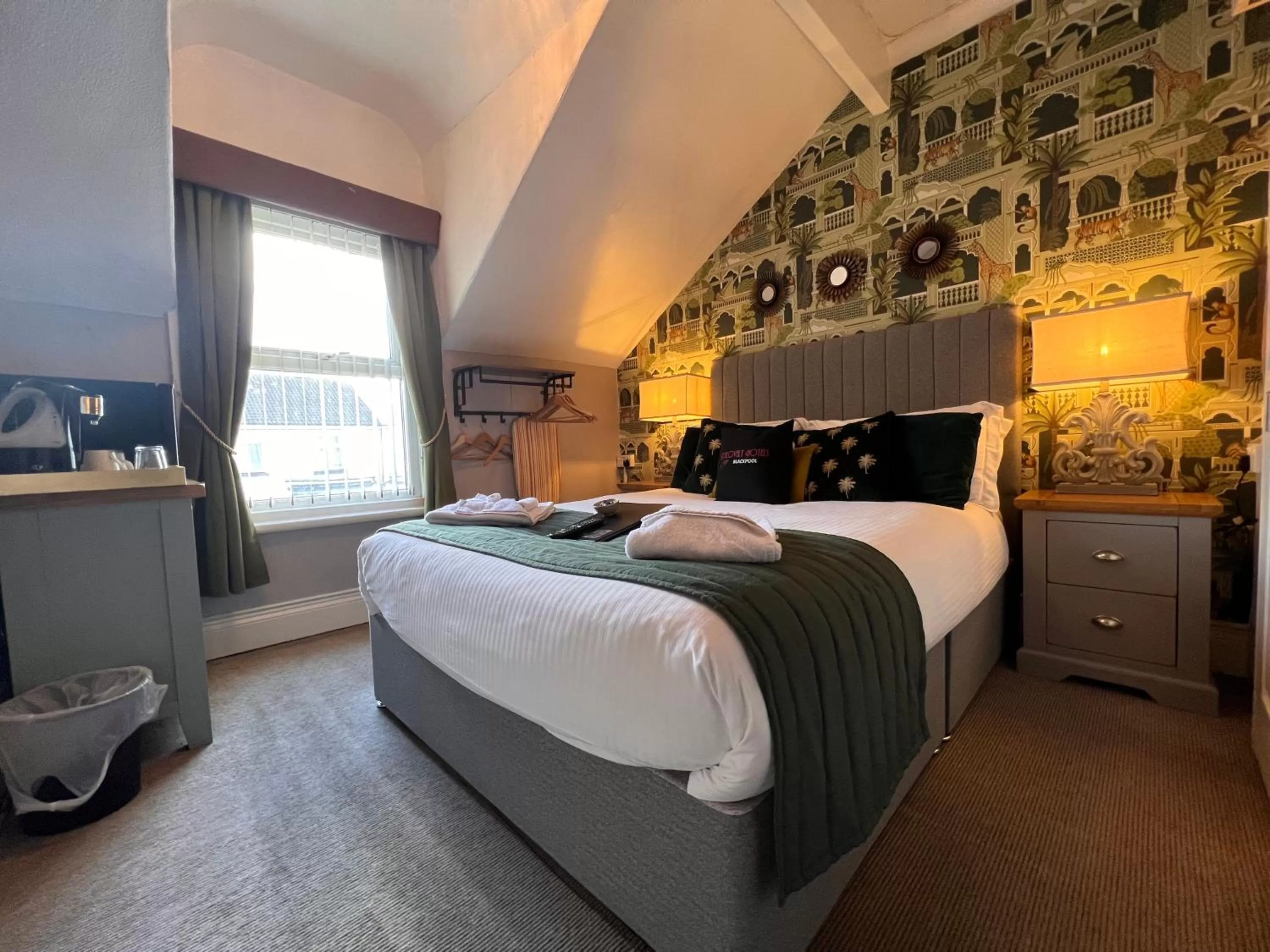 Bed in Delovely Hotel