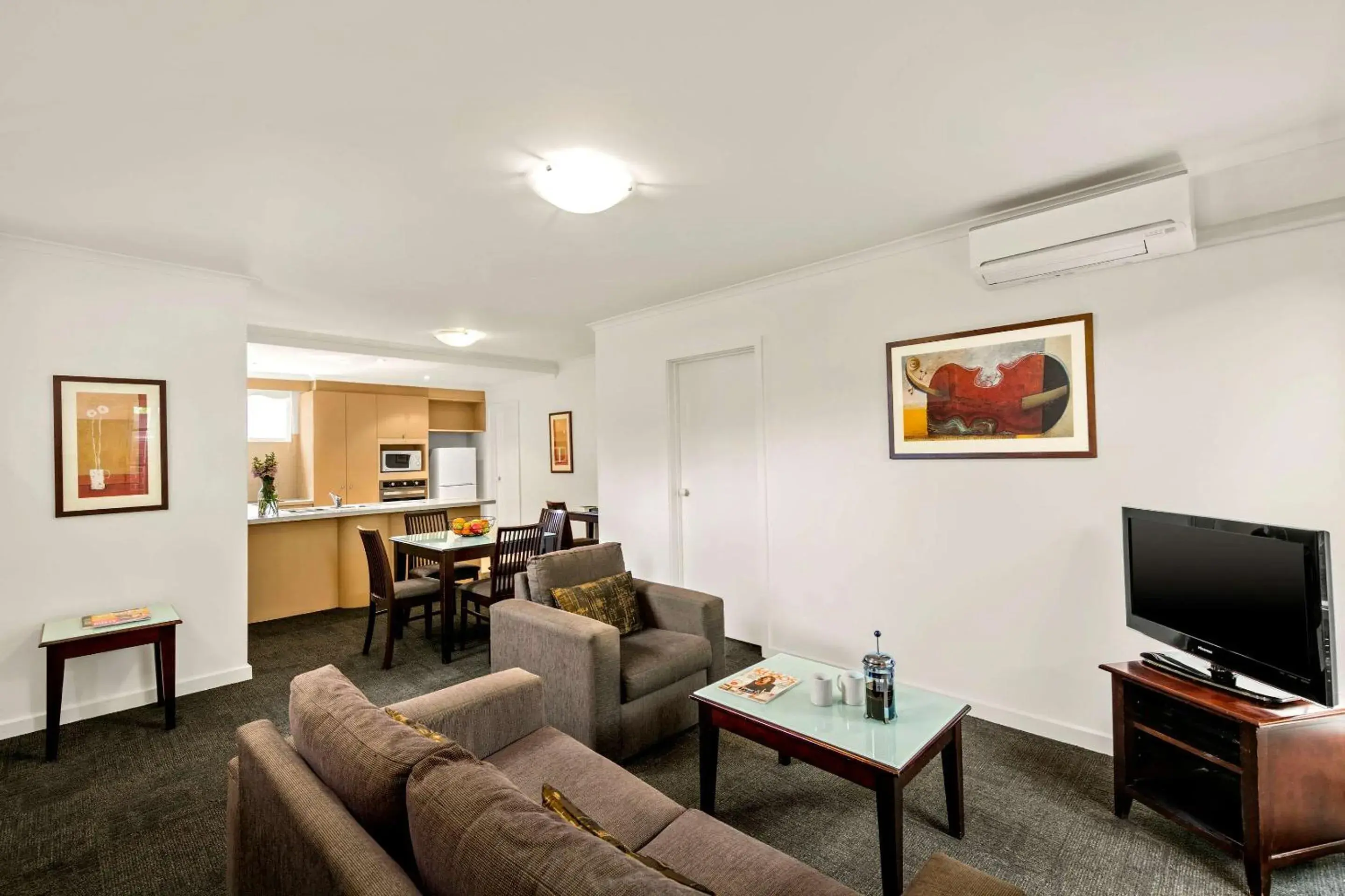 Photo of the whole room, Seating Area in Comfort Apartments Royal Gardens