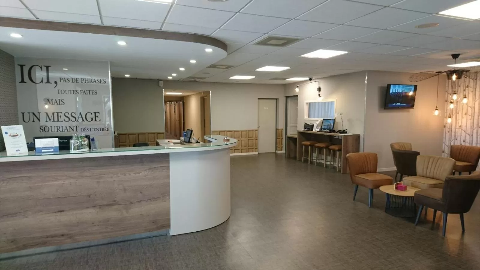 Property building in Kyriad Prestige - Bordeaux Aeroport