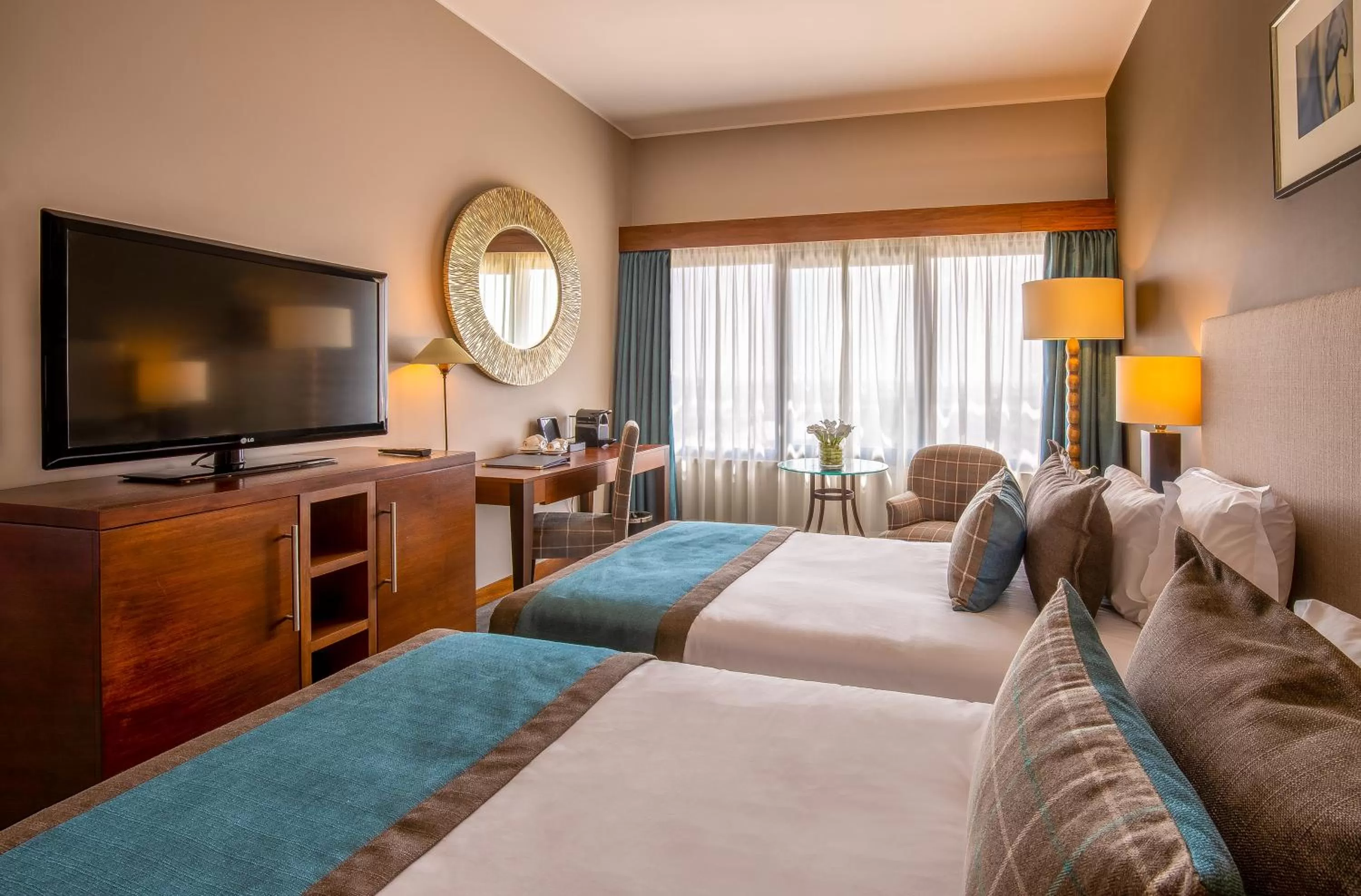 Photo of the whole room, Bed in Verdi Santarém