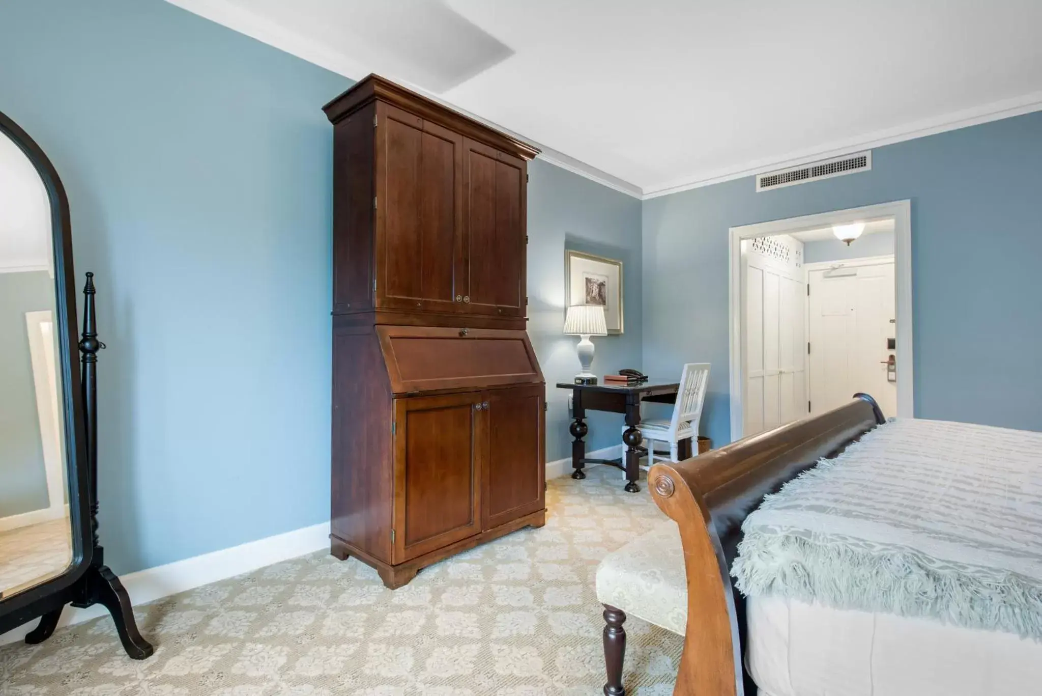 Photo of the whole room, TV/Entertainment Center in Omni Bedford Springs Resort