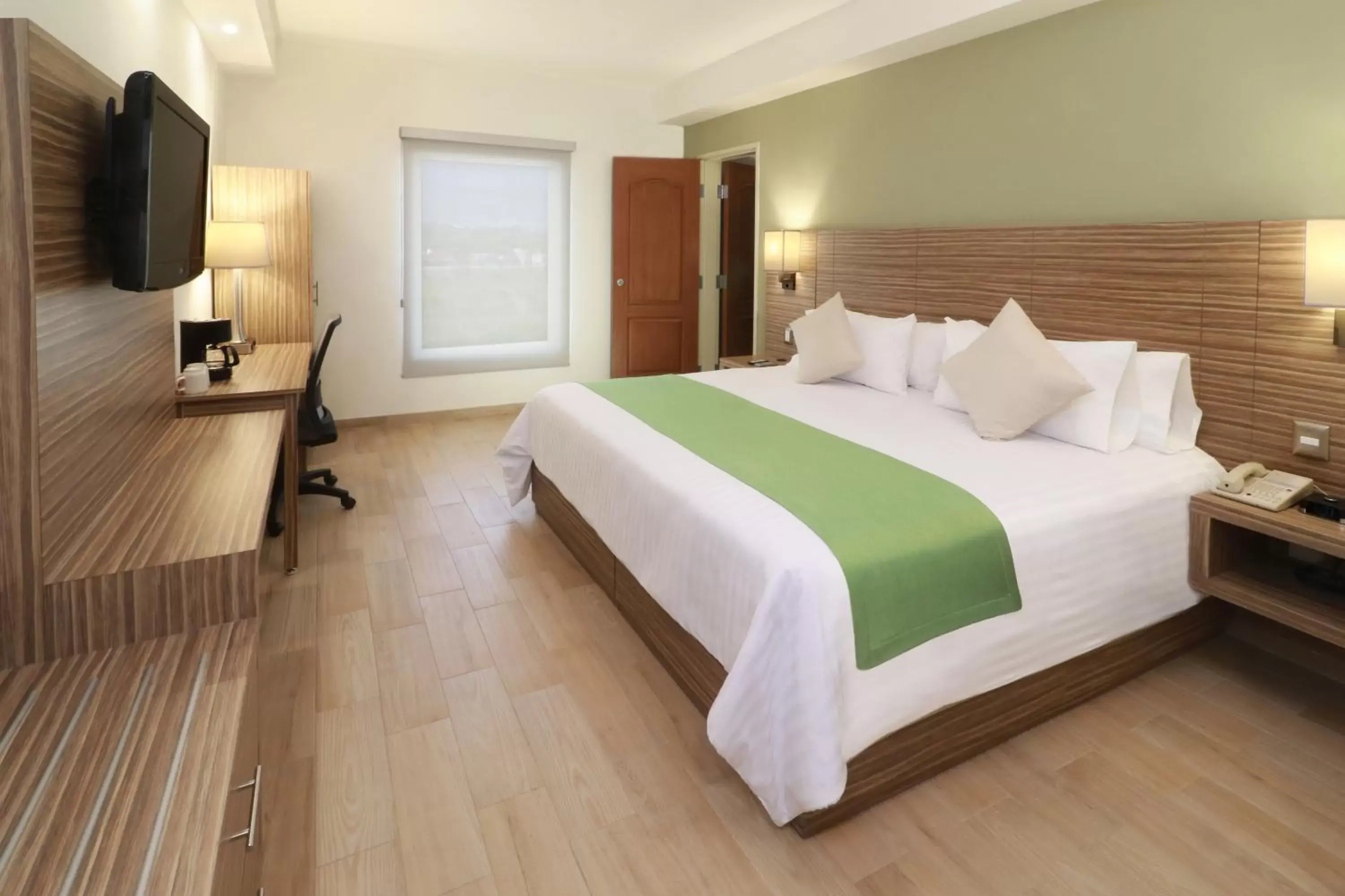 Bed in Wyndham Garden Monterrey Valle Real