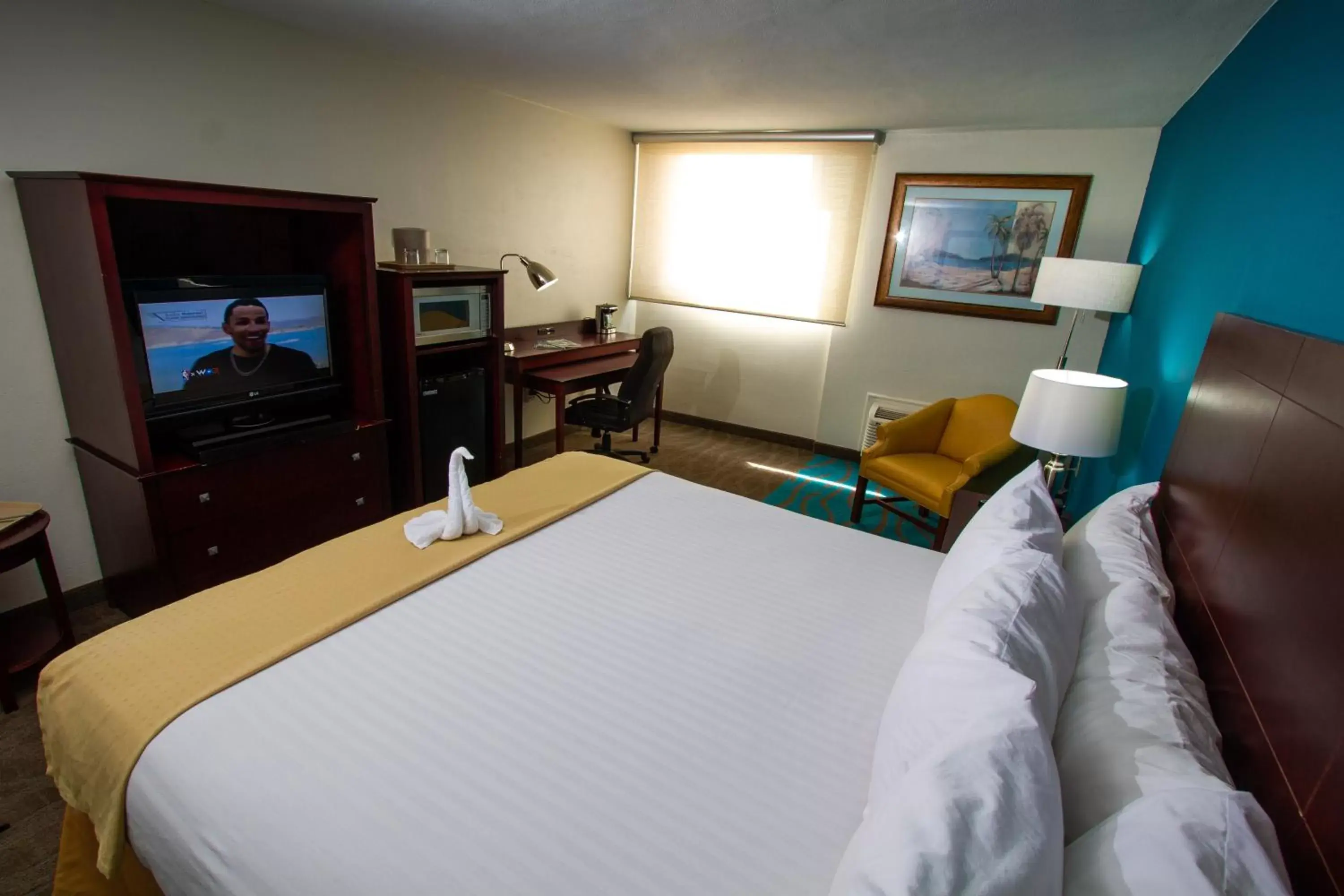 Photo of the whole room, Bed in Caribe Hotel Ponce