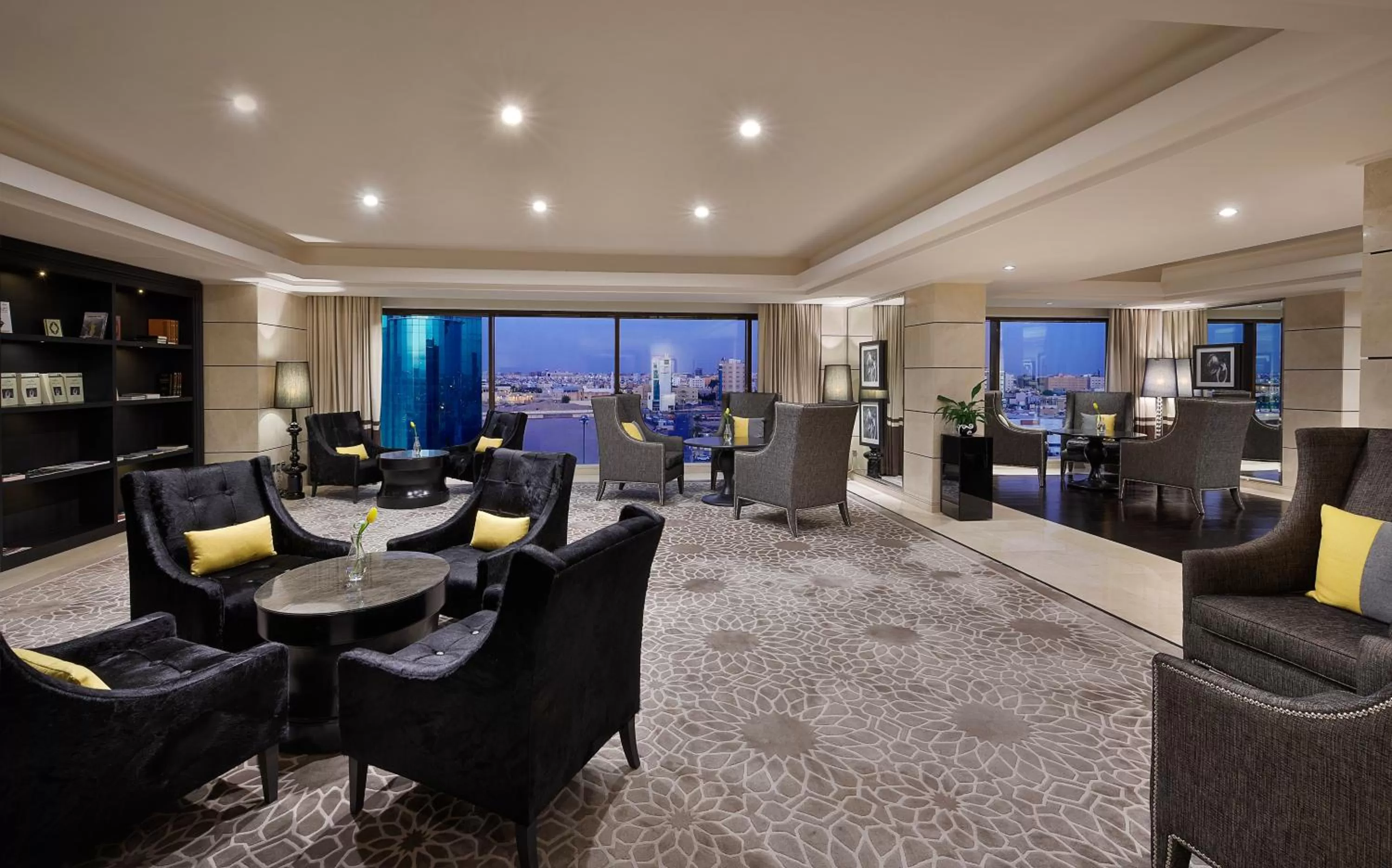 Lounge or bar in Voco - Riyadh by IHG