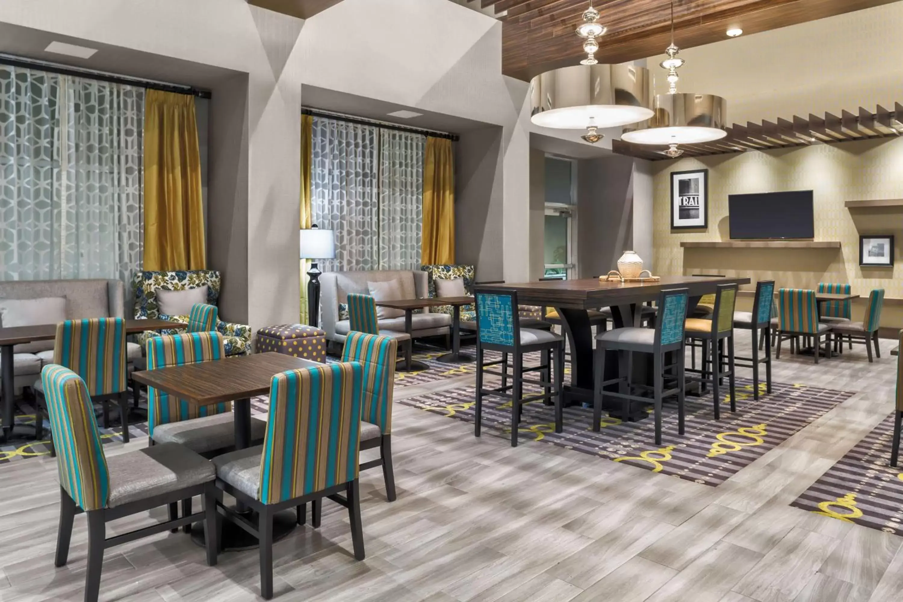 Dining area, Restaurant/Places to Eat in Hampton Inn & Suites Los Angeles/Hollywood, CA