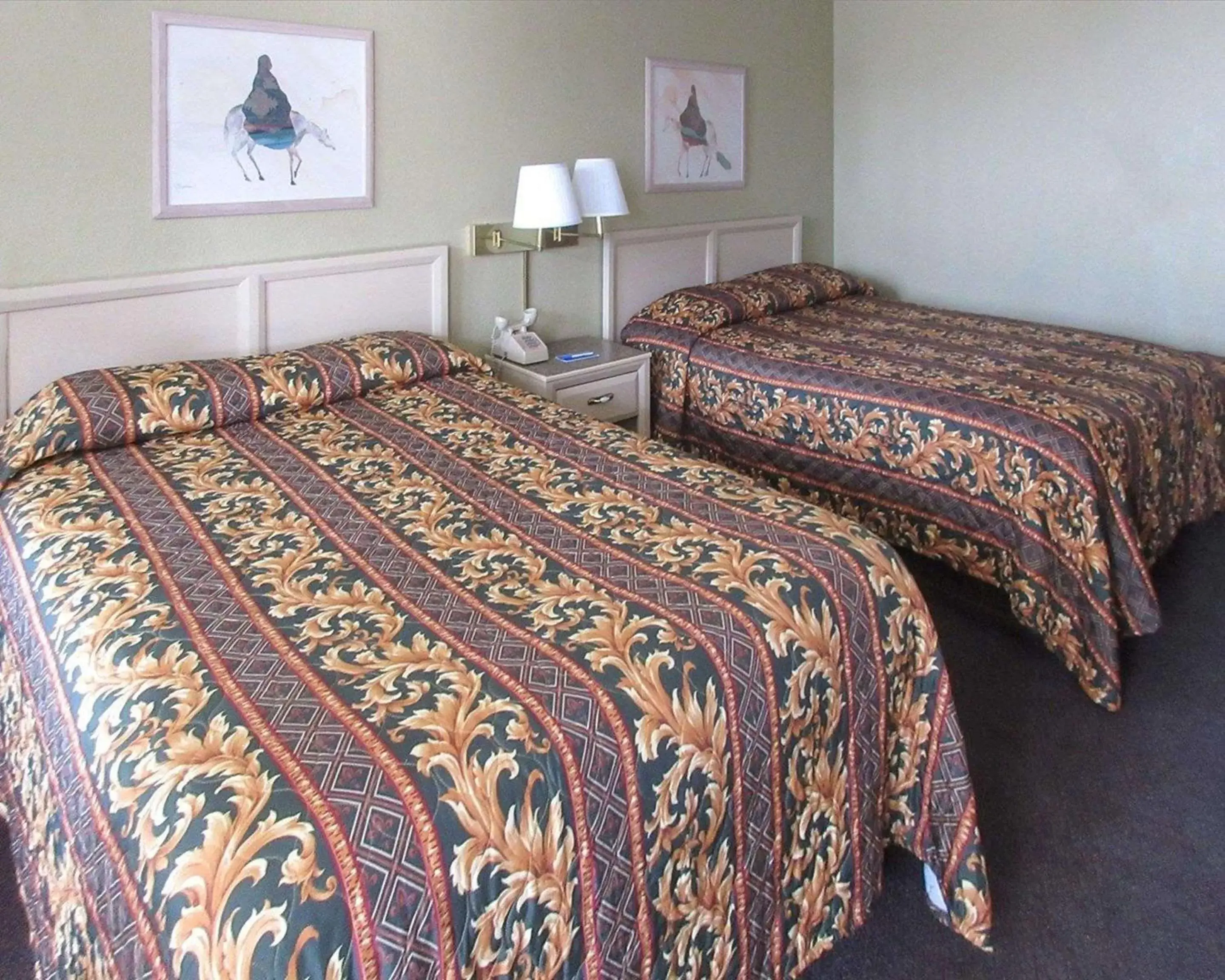 Photo of the whole room, Bed in Rodeway Inn San Juan