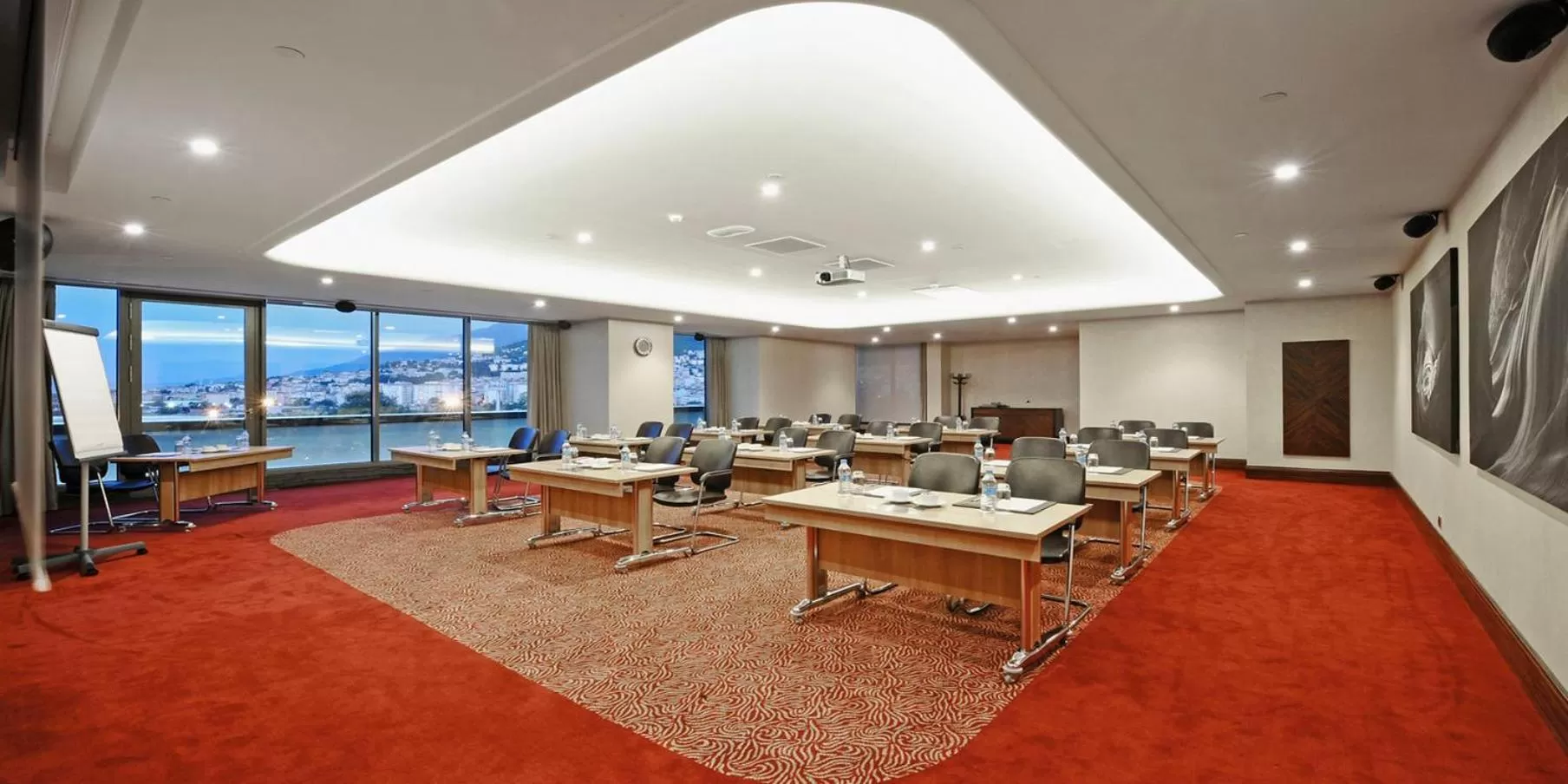 Meeting/conference room in Crowne Plaza Bursa Convention Center & Thermal Spa by IHG