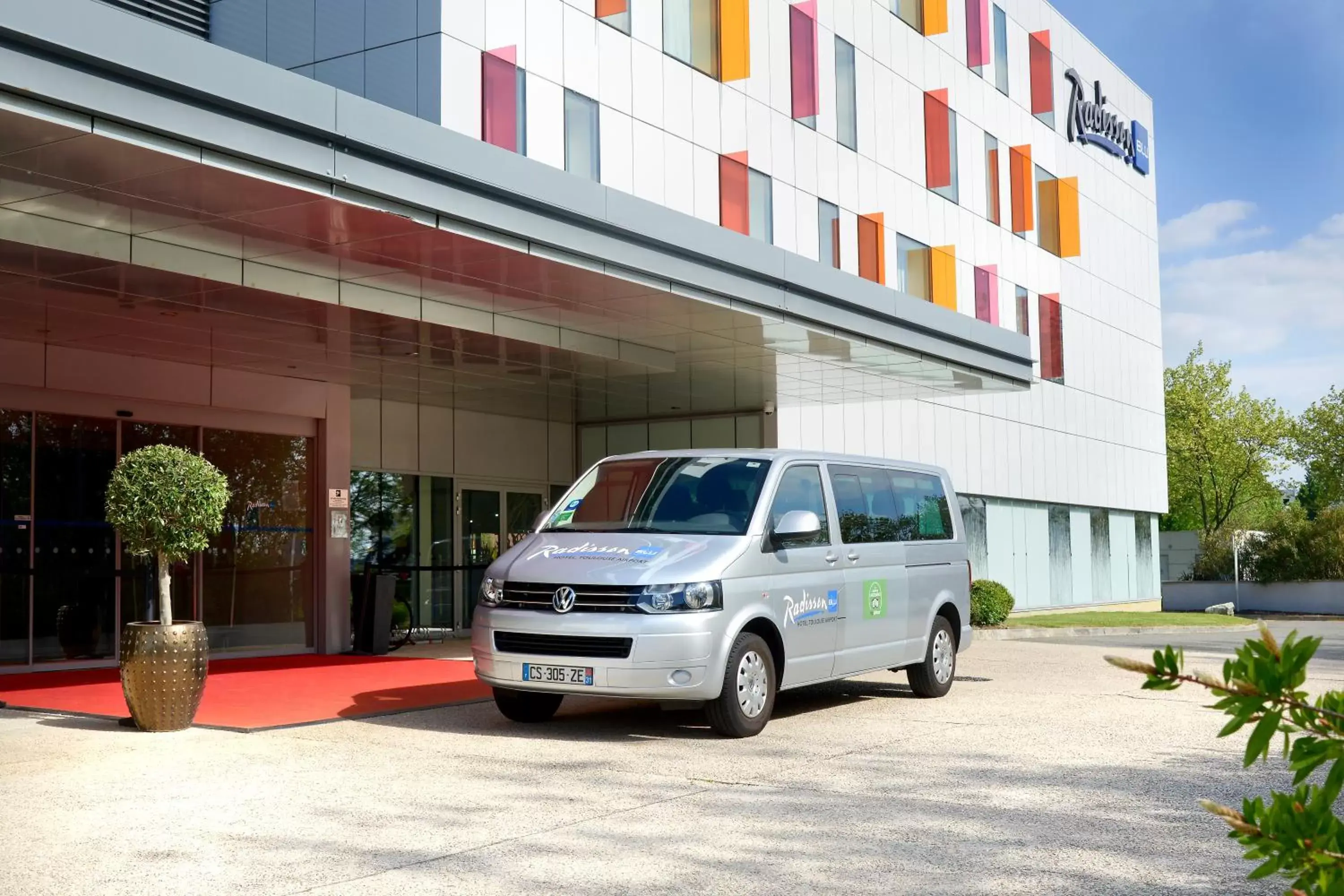 Facade/entrance in Radisson Blu Hotel Toulouse Airport